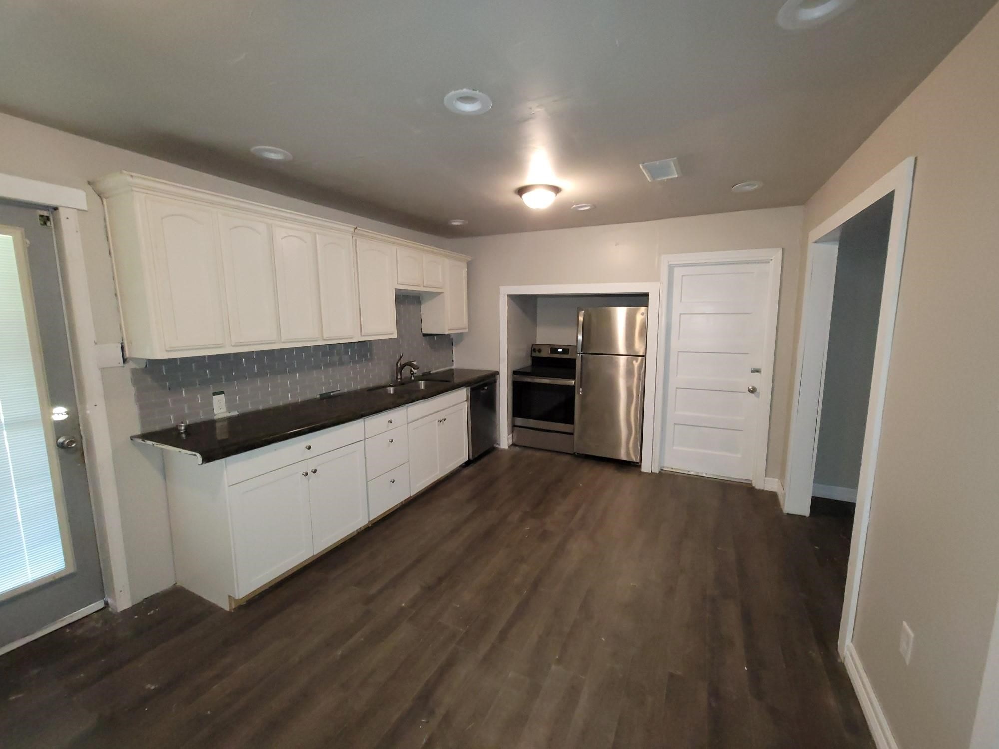 2425 8th Avenue Property Photo 3
