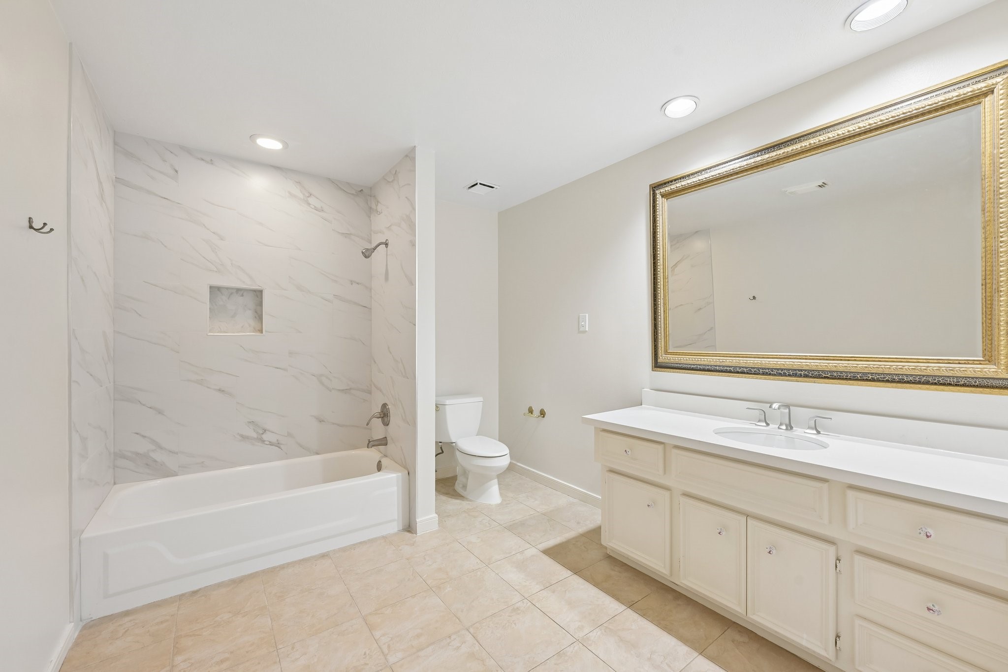 15 Sterling Street Property Photo 34
