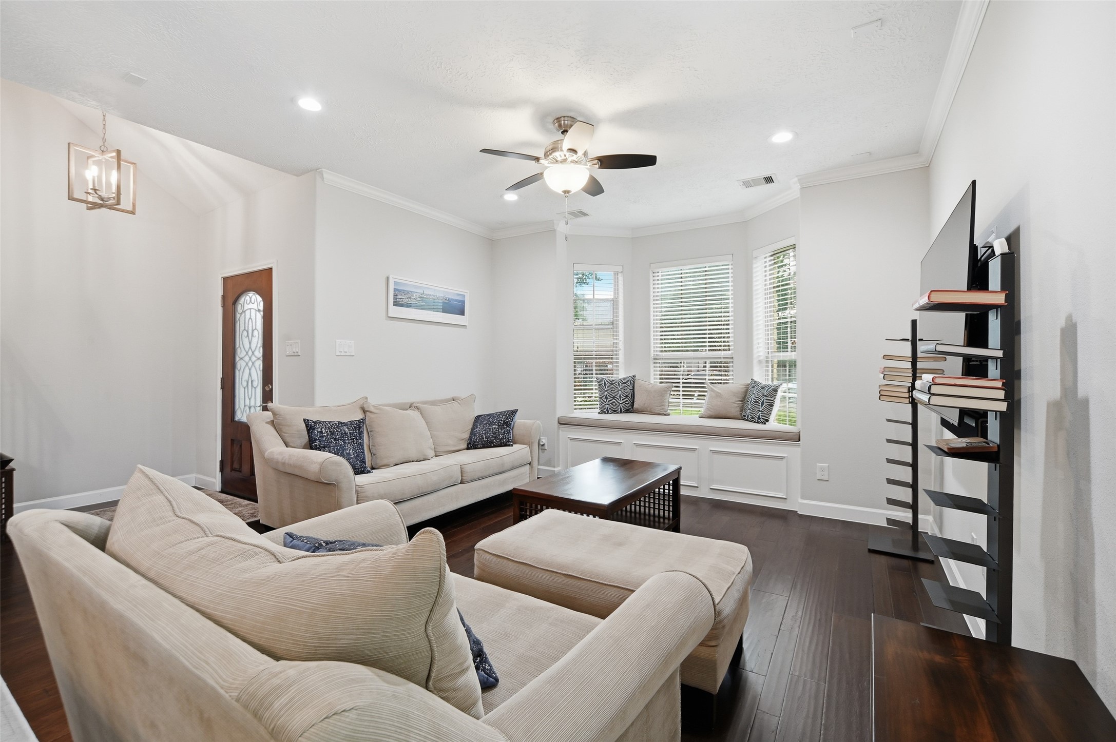 1427 Scharpe Street Property Photo 6