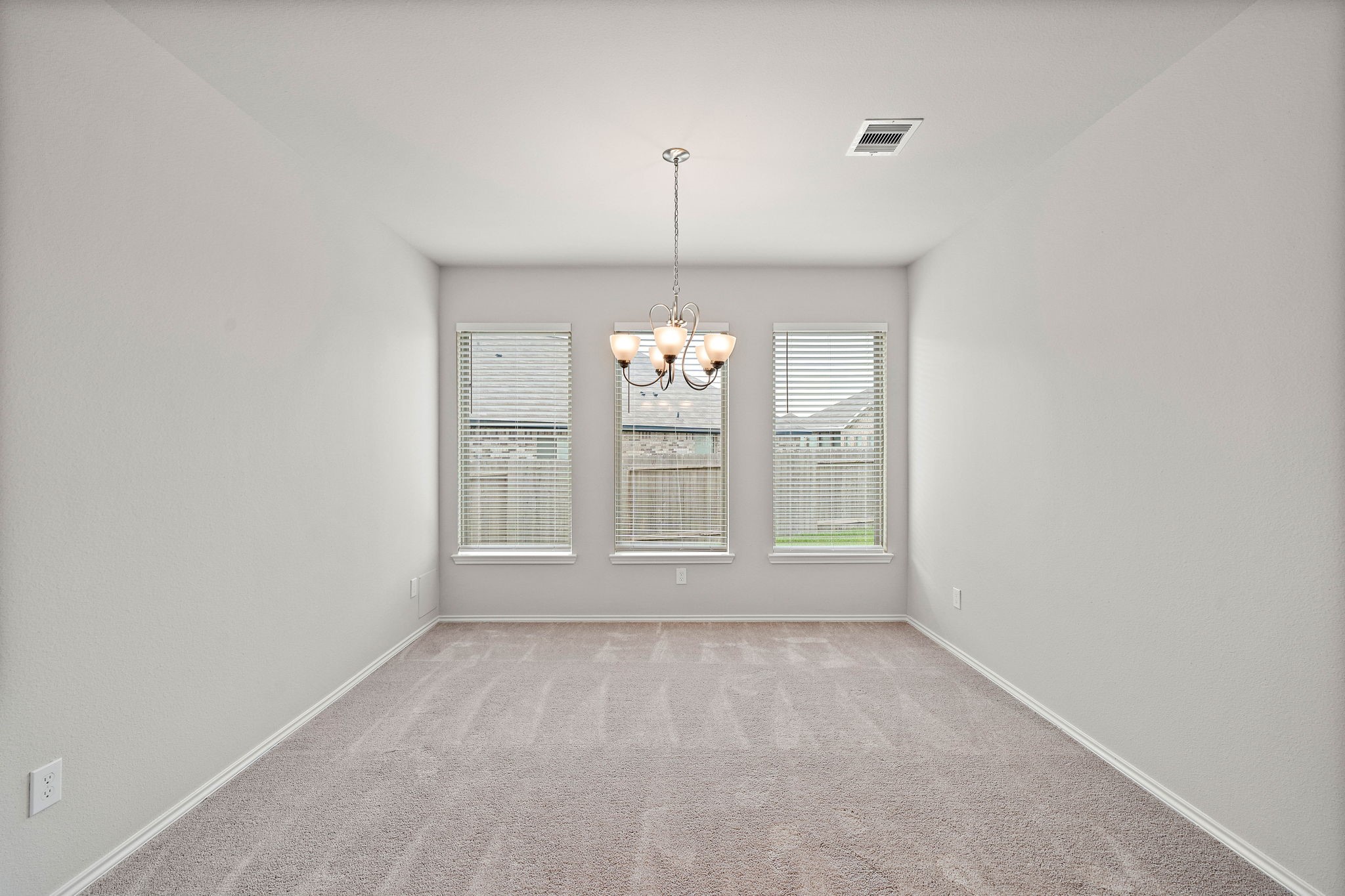 8706 Sunbury Oak Circle Property Photo 3