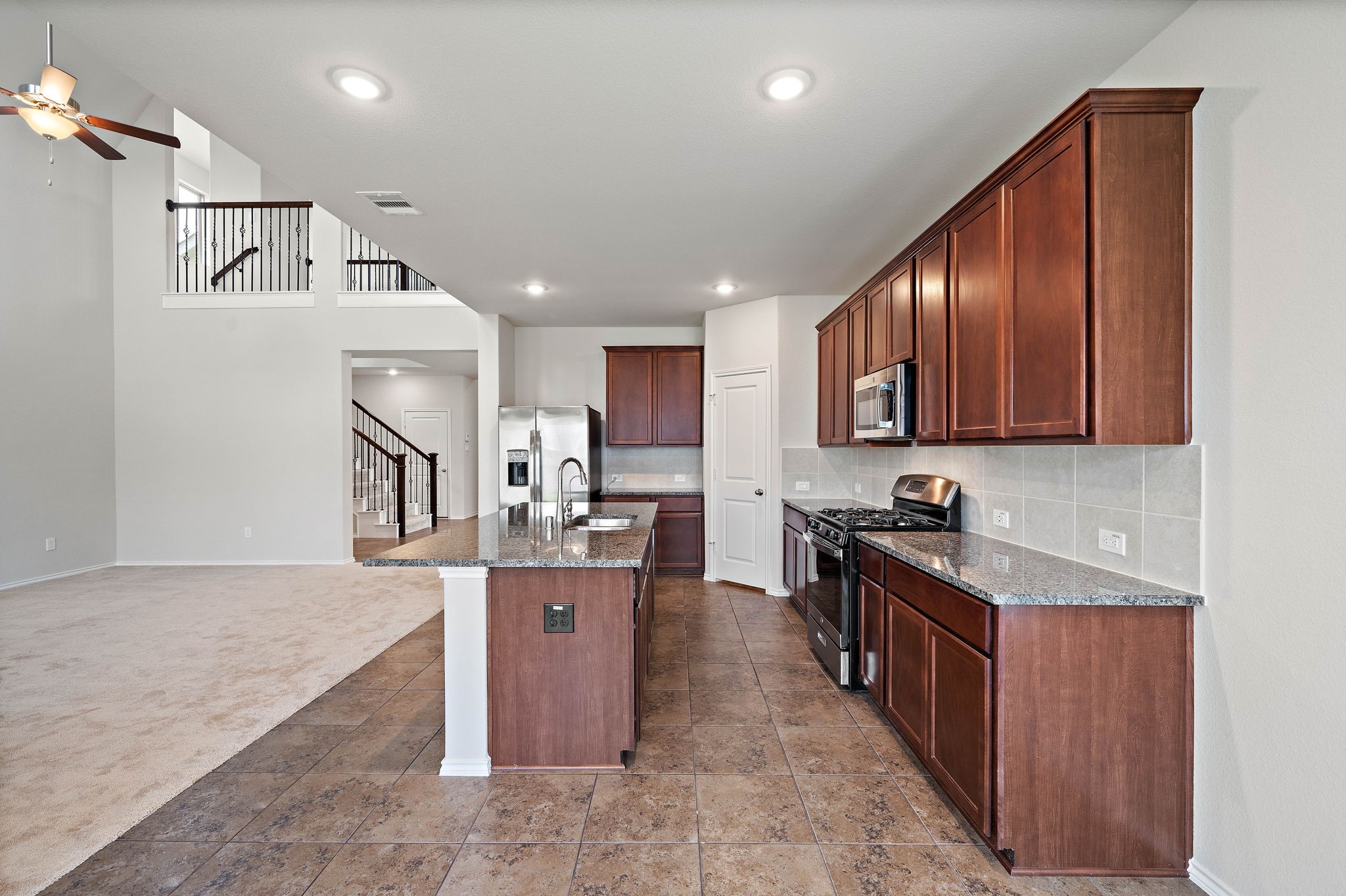 8706 Sunbury Oak Circle Property Photo 6