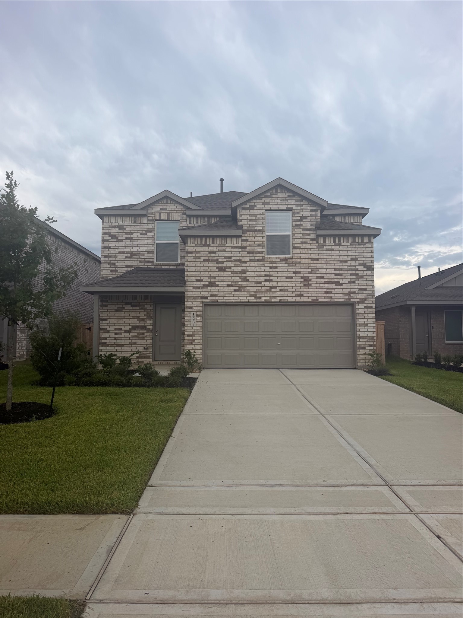 16834 Spotted Oak Drive Property Photo 1