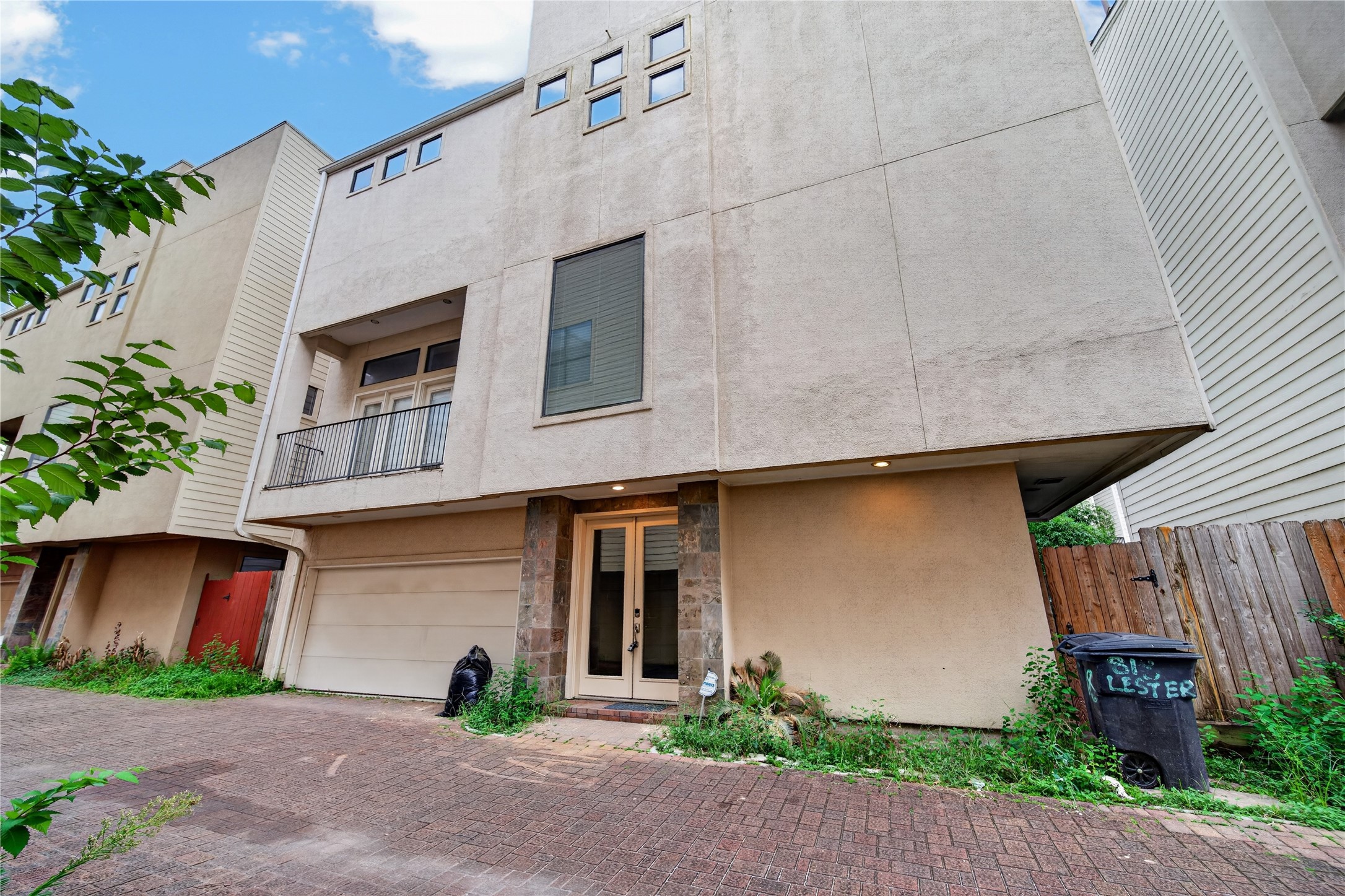 818 Lester Street Property Photo 1