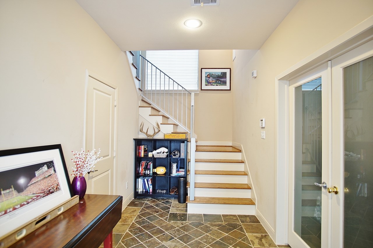 818 Lester Street Property Photo 4