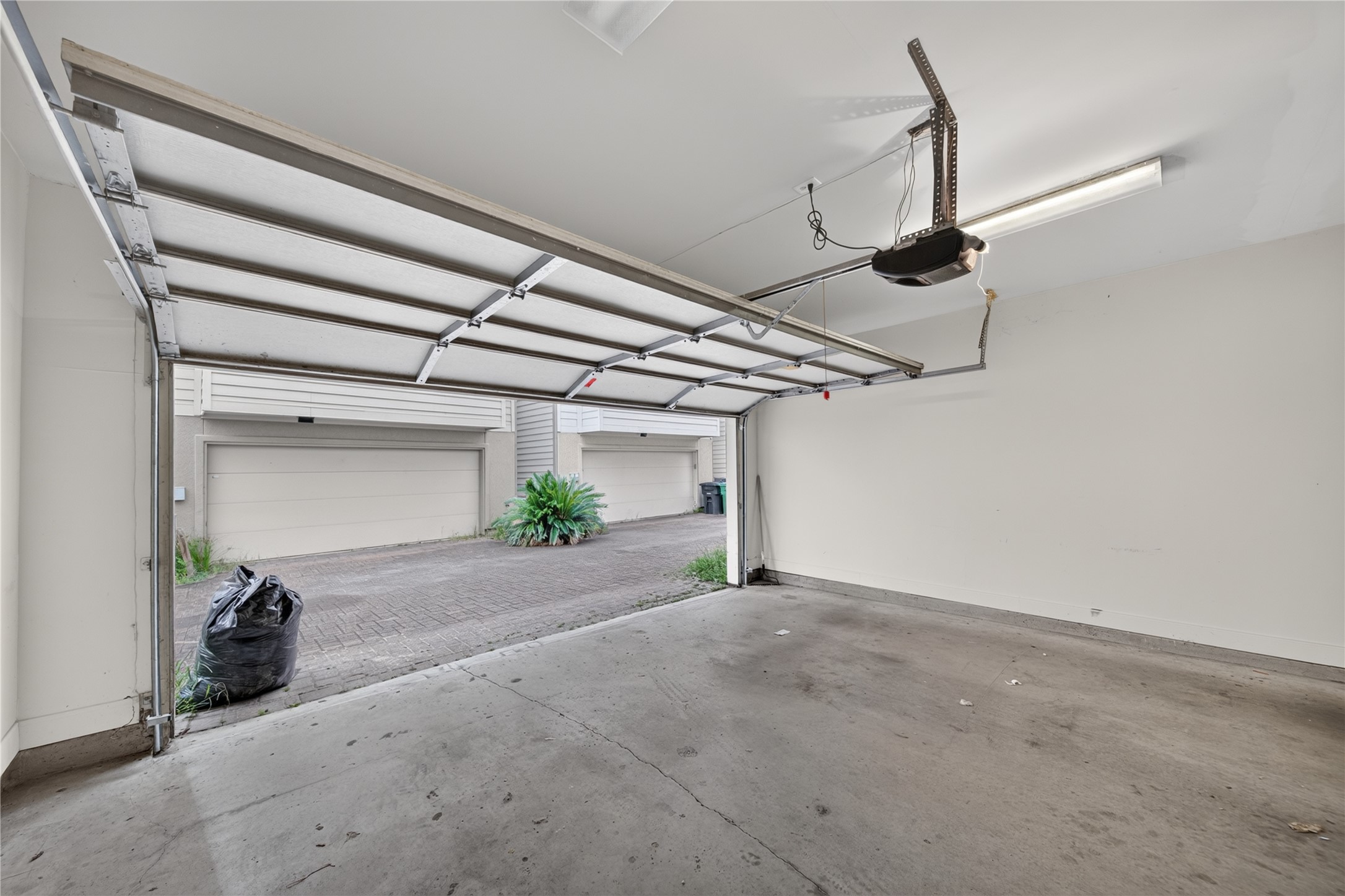 818 Lester Street Property Photo 4