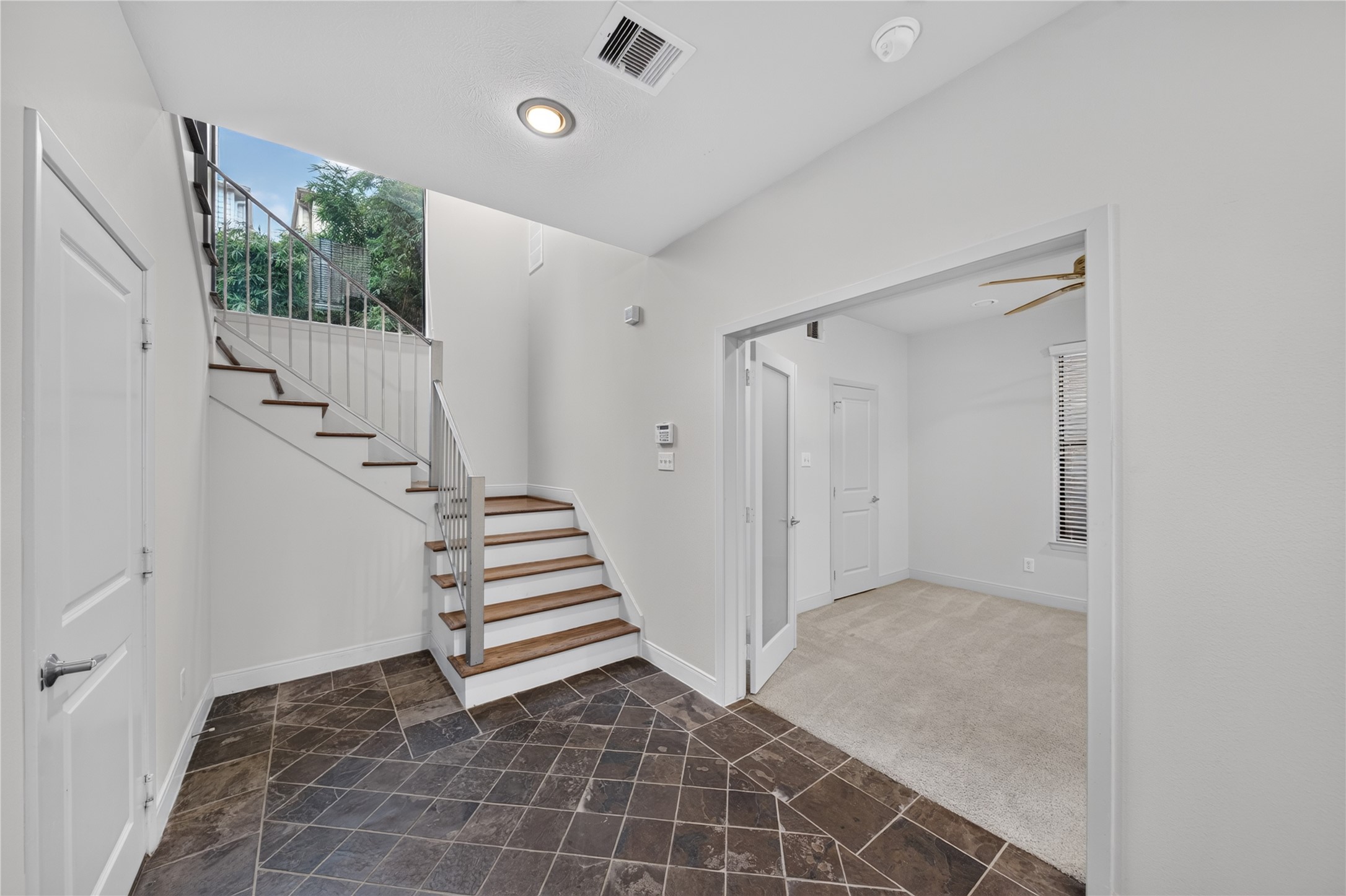 818 Lester Street Property Photo 6