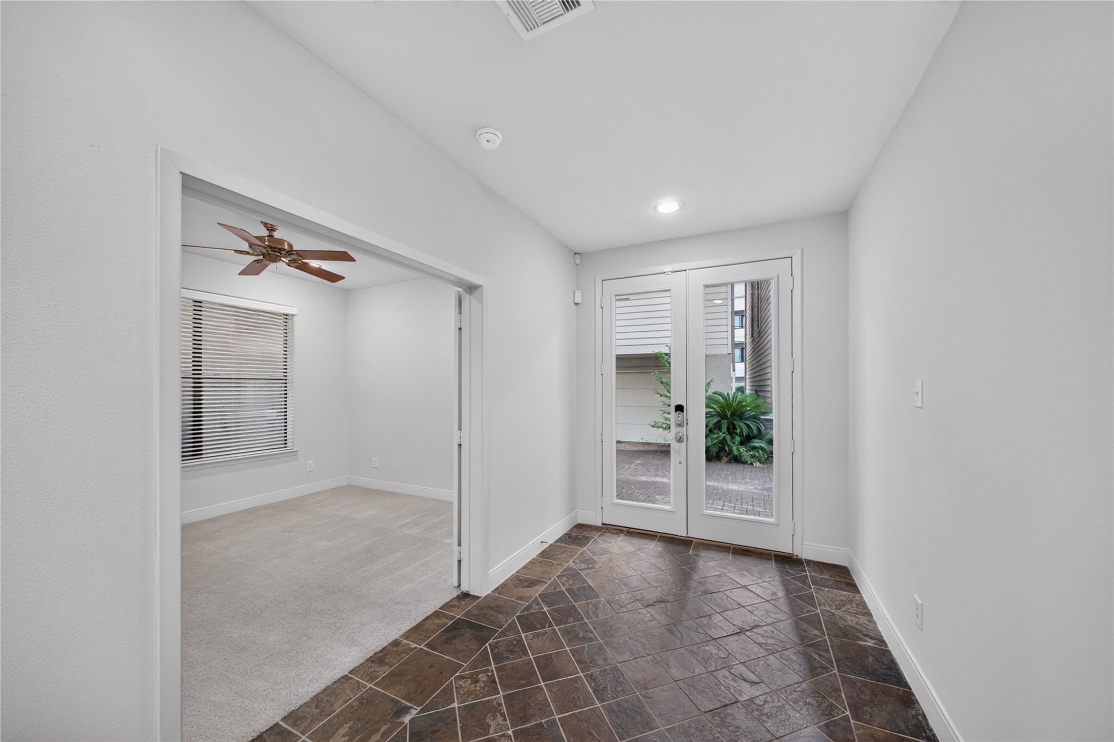 818 Lester Street Property Photo 7