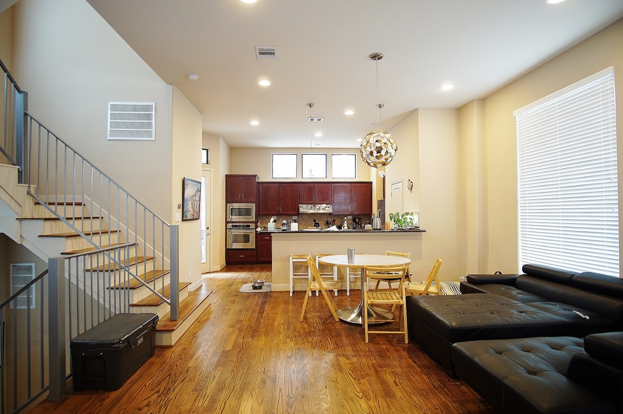 818 Lester Street Property Photo 9