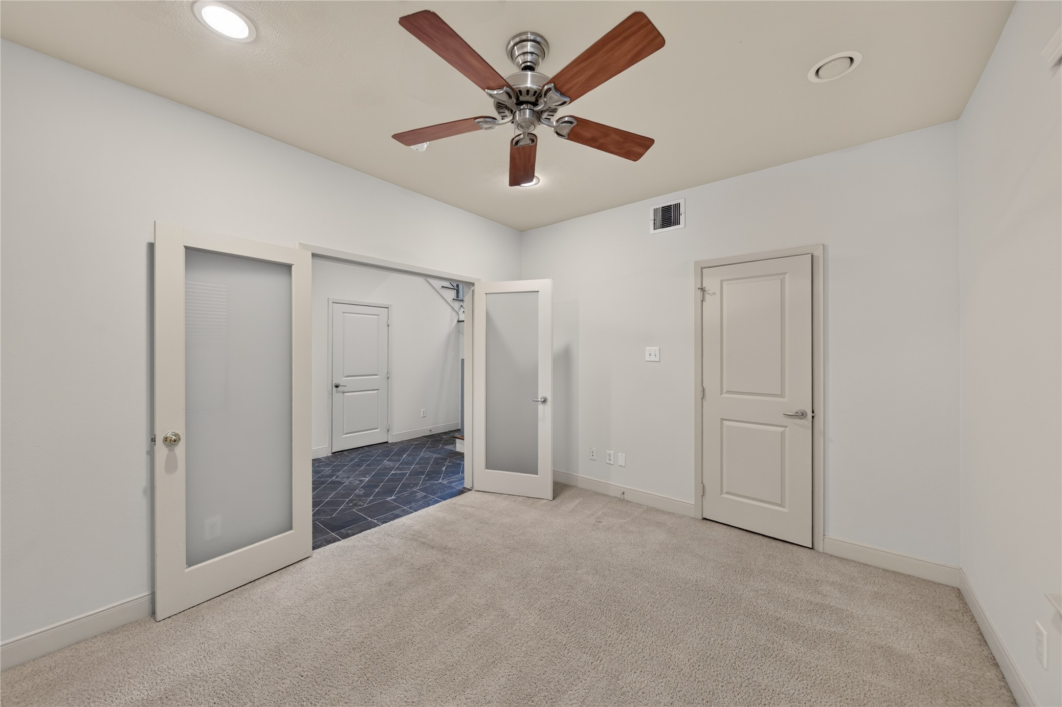 818 Lester Street Property Photo 9