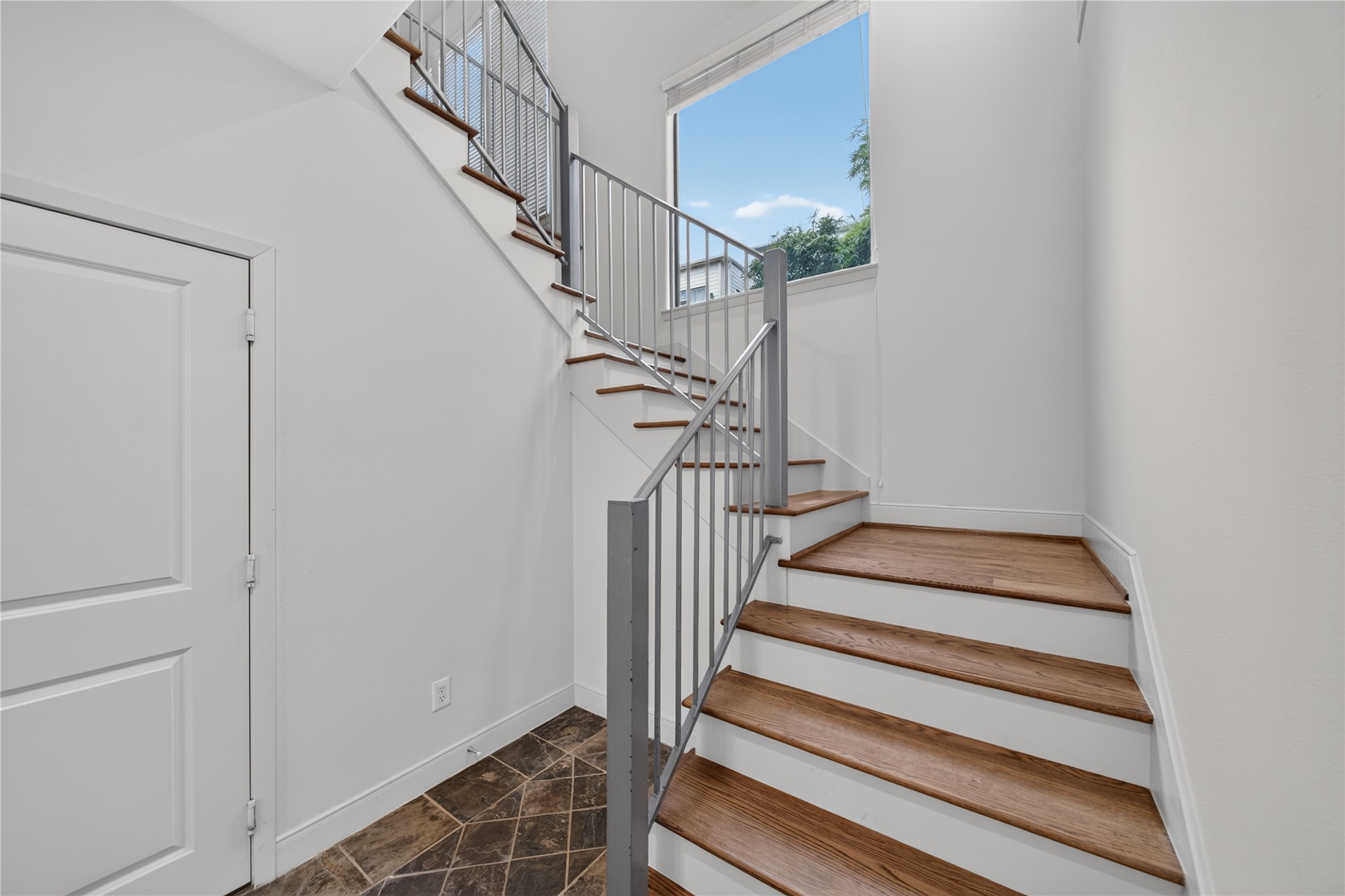 818 Lester Street Property Photo 10