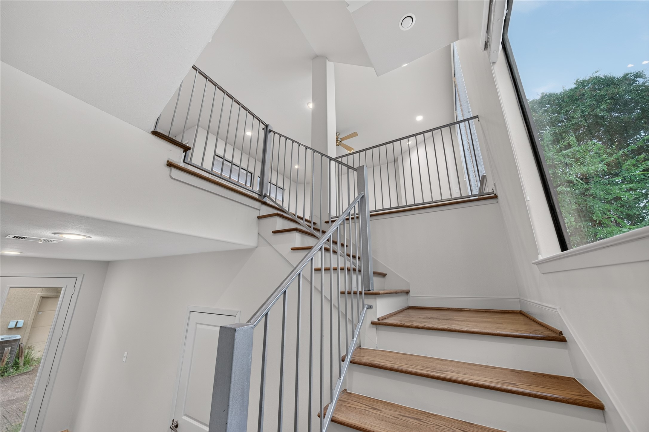 818 Lester Street Property Photo 11