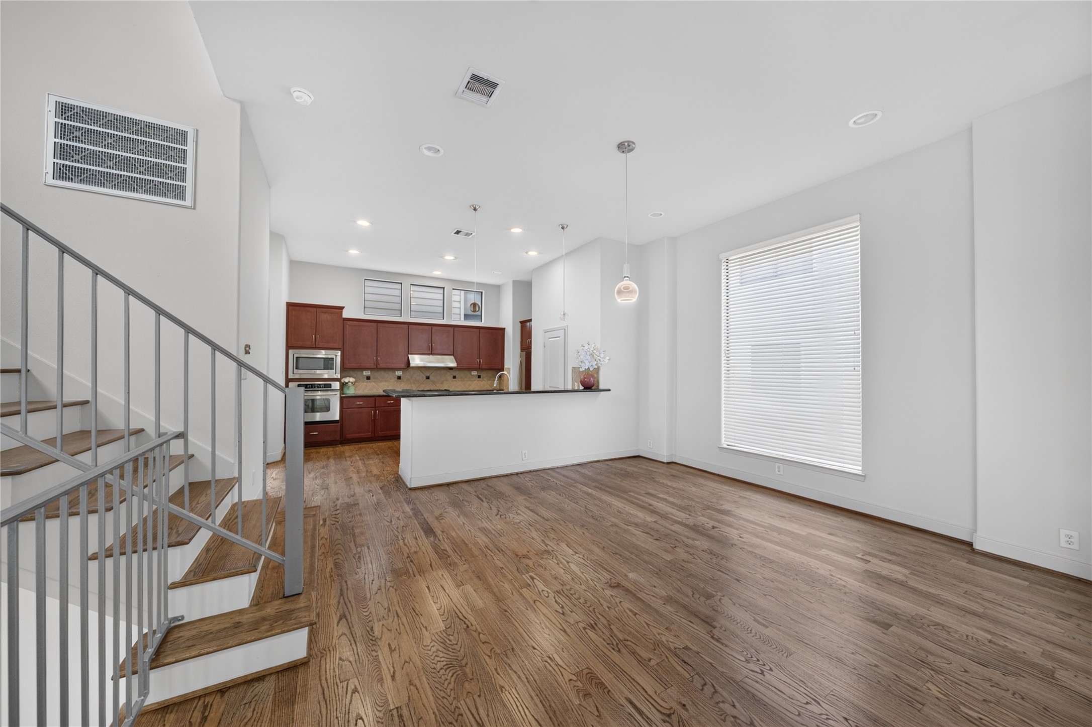 818 Lester Street Property Photo 13