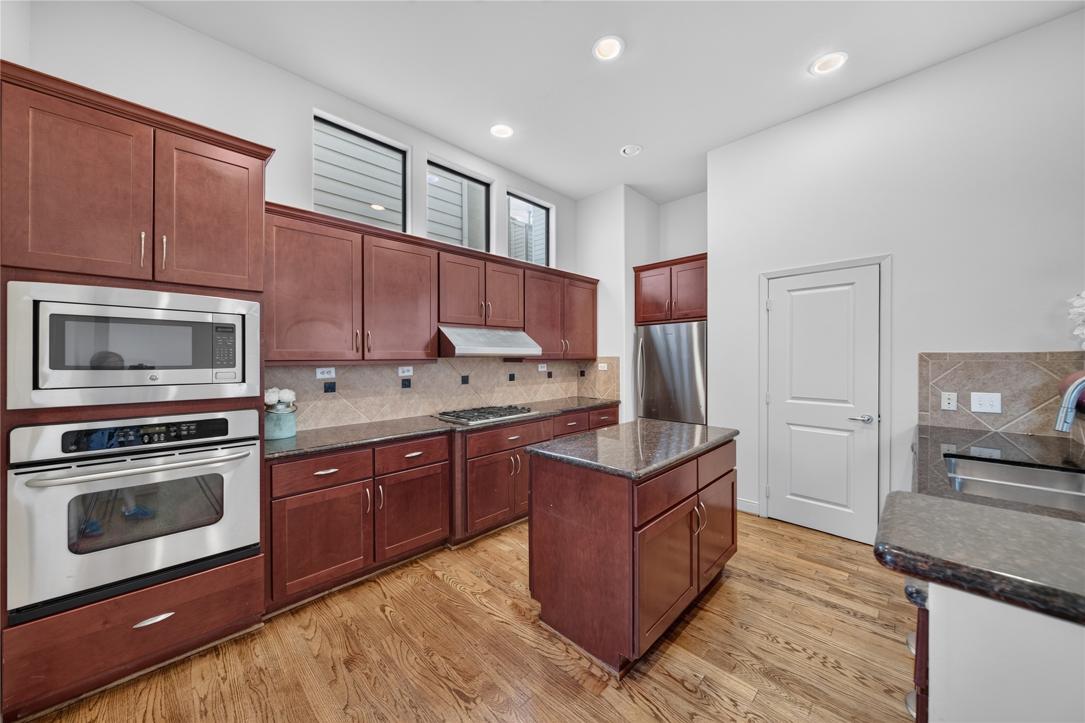 818 Lester Street Property Photo 16