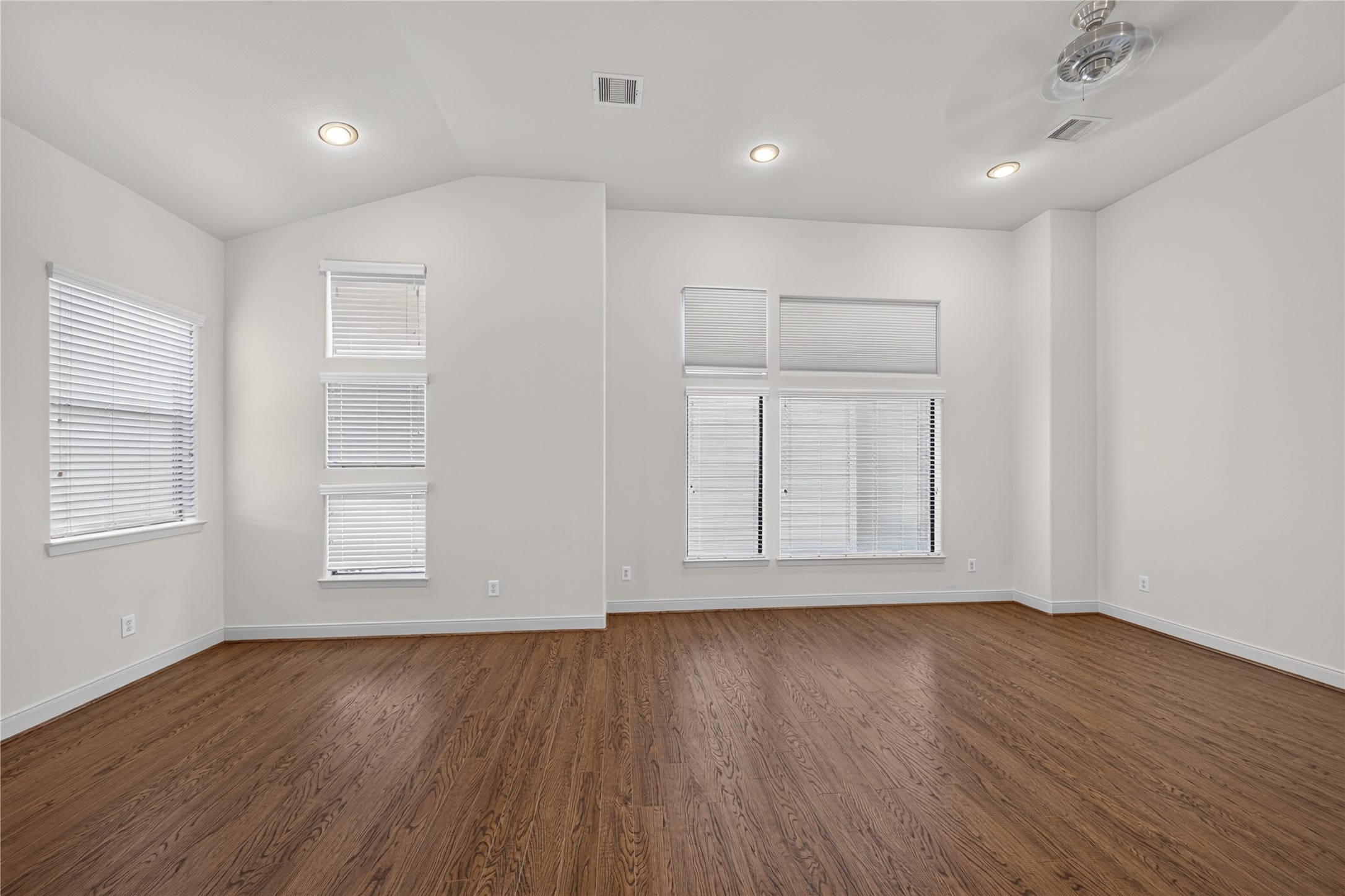 818 Lester Street Property Photo 30