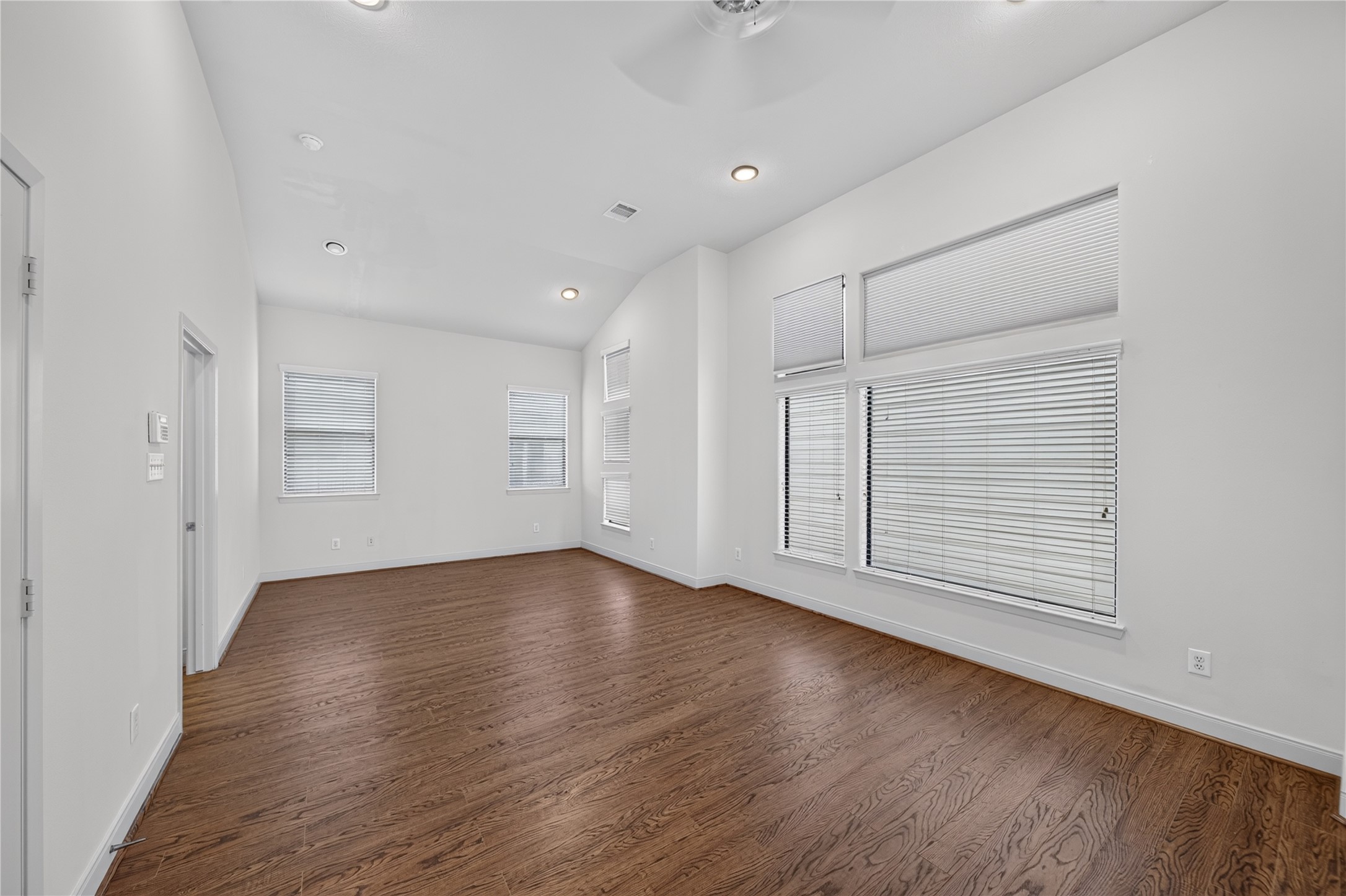 818 Lester Street Property Photo 32