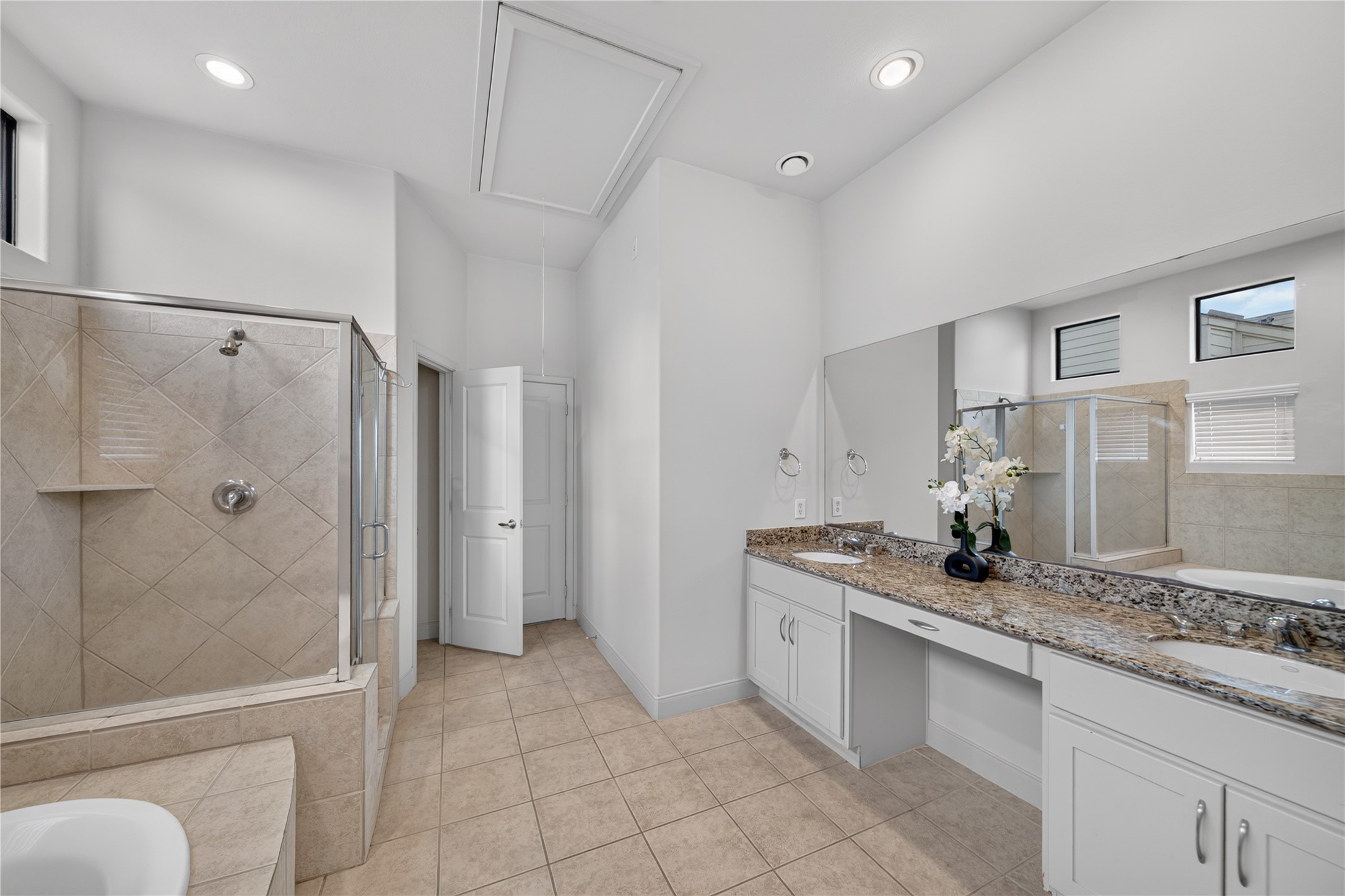 818 Lester Street Property Photo 34