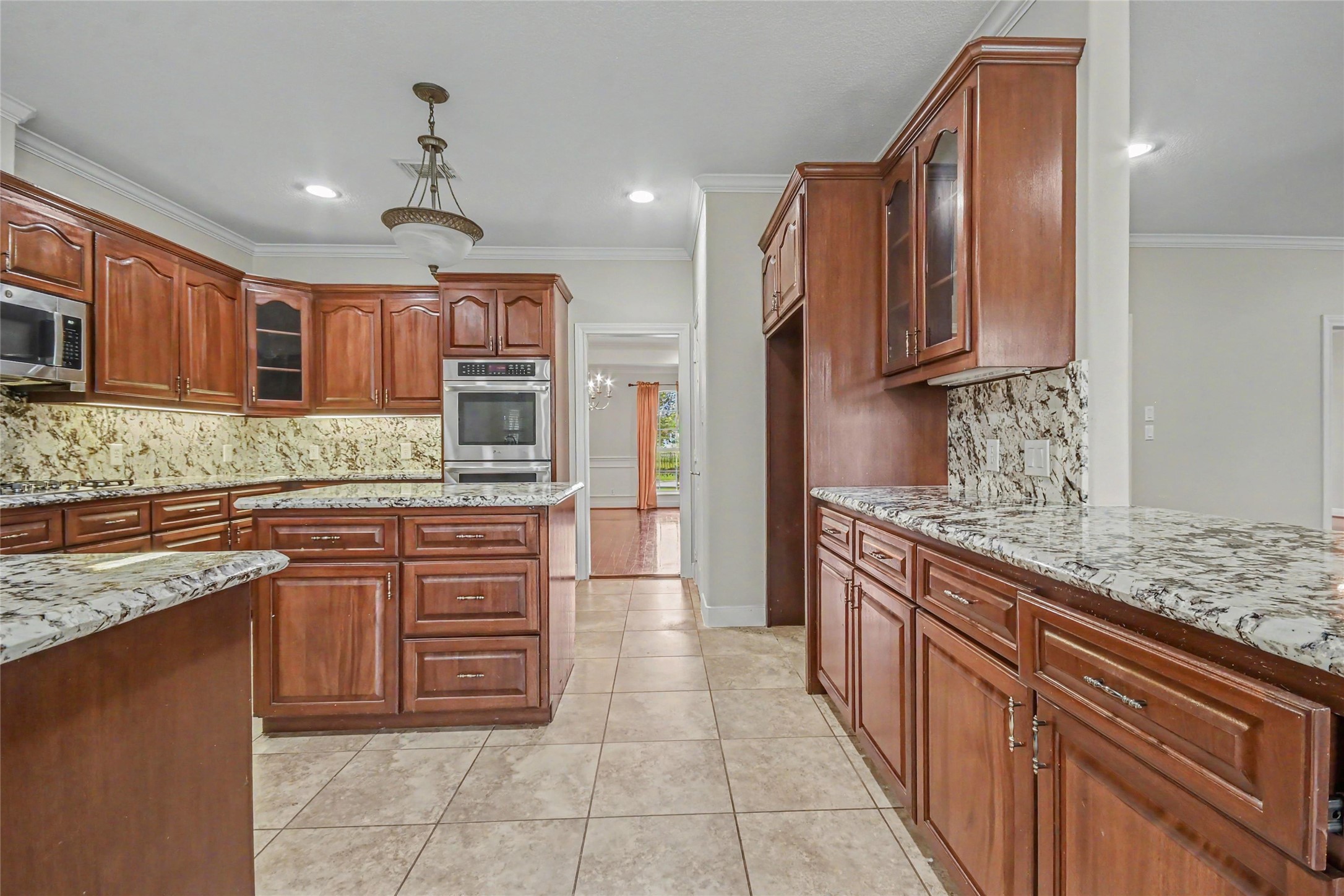 2275 Washington Avenue Property Photo 5