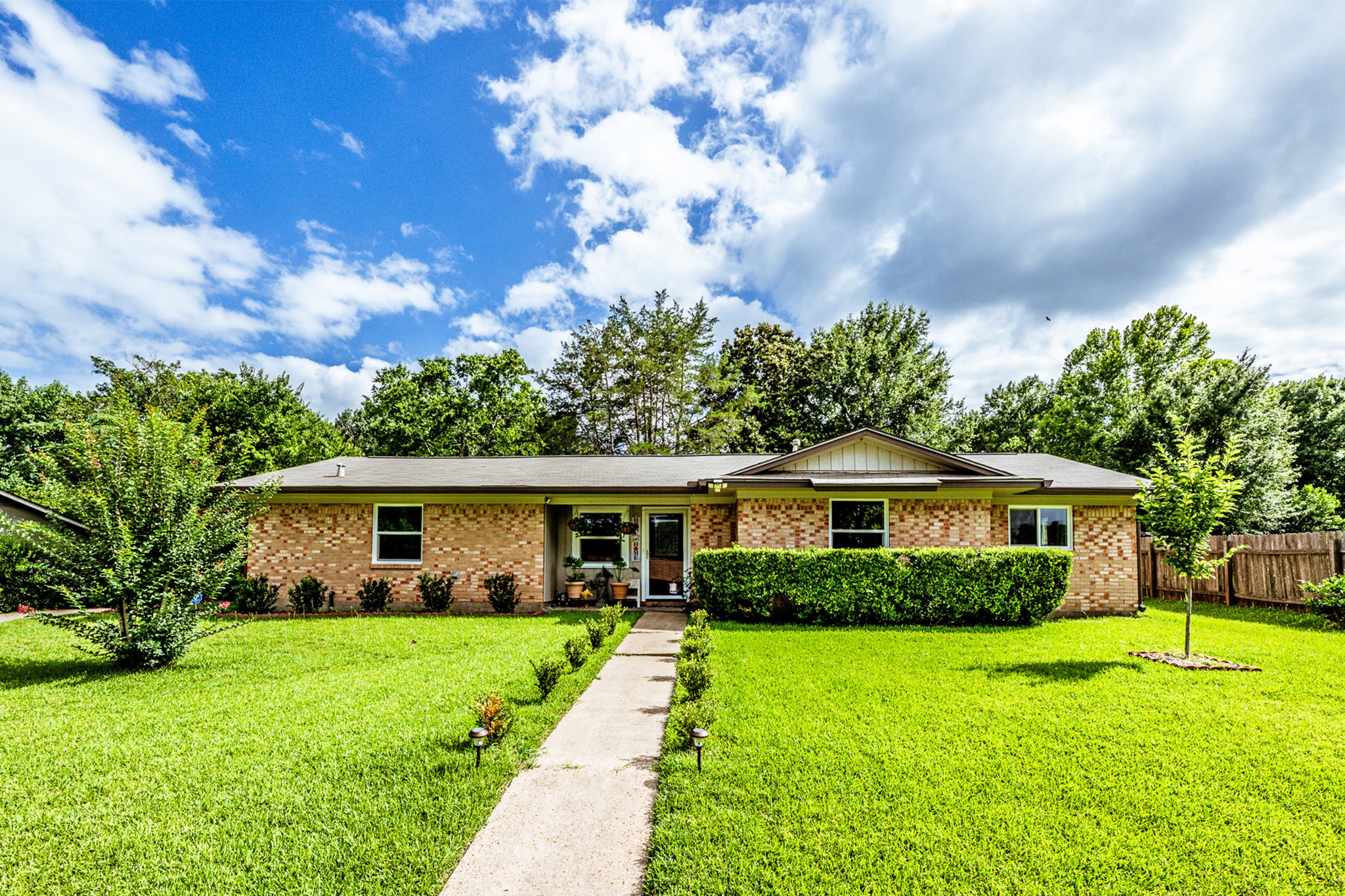 2202 Easley Circle Property Photo 1