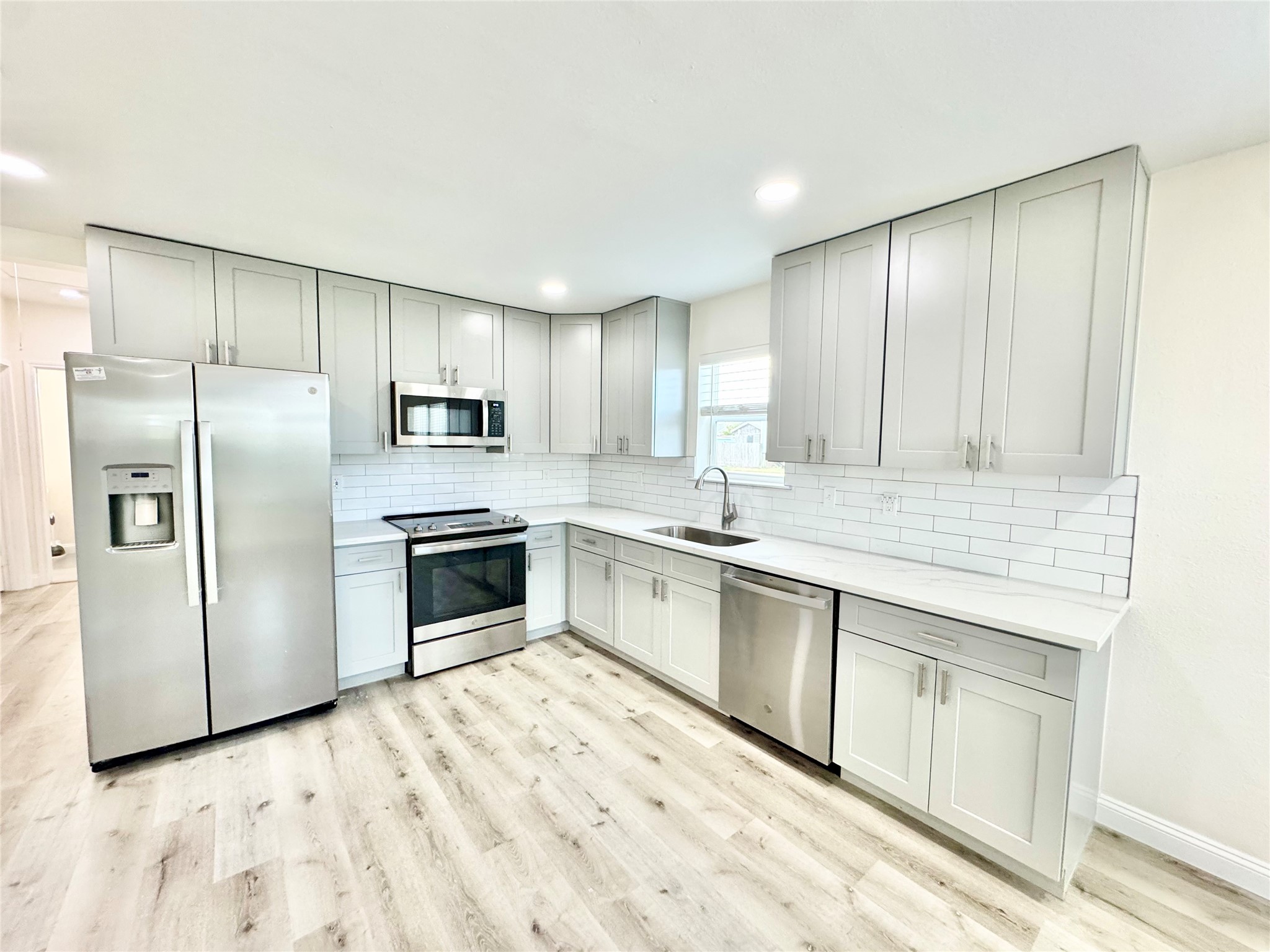 5127 Avenue L A Property Photo 5