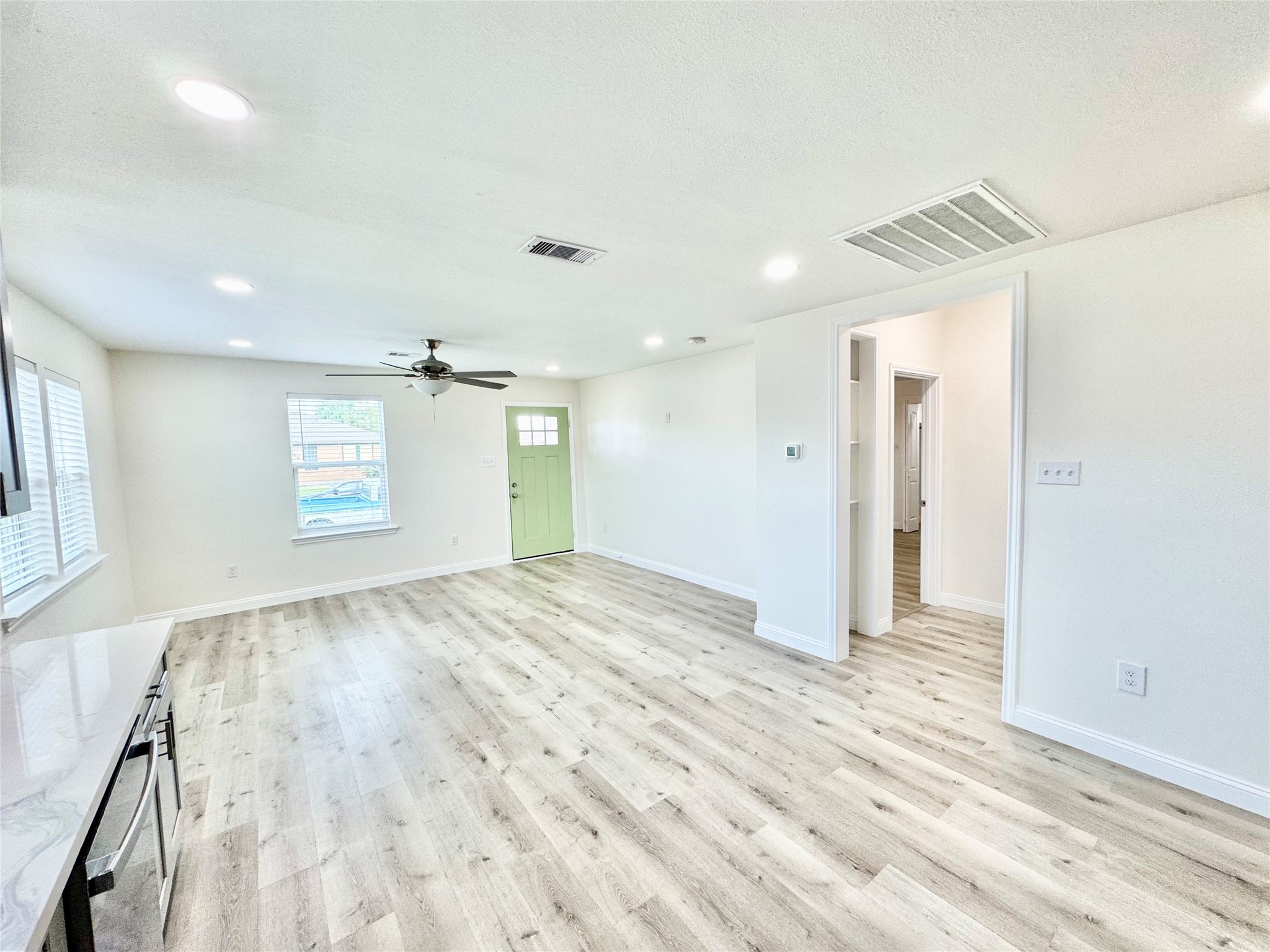 5127 Avenue L A Property Photo 6