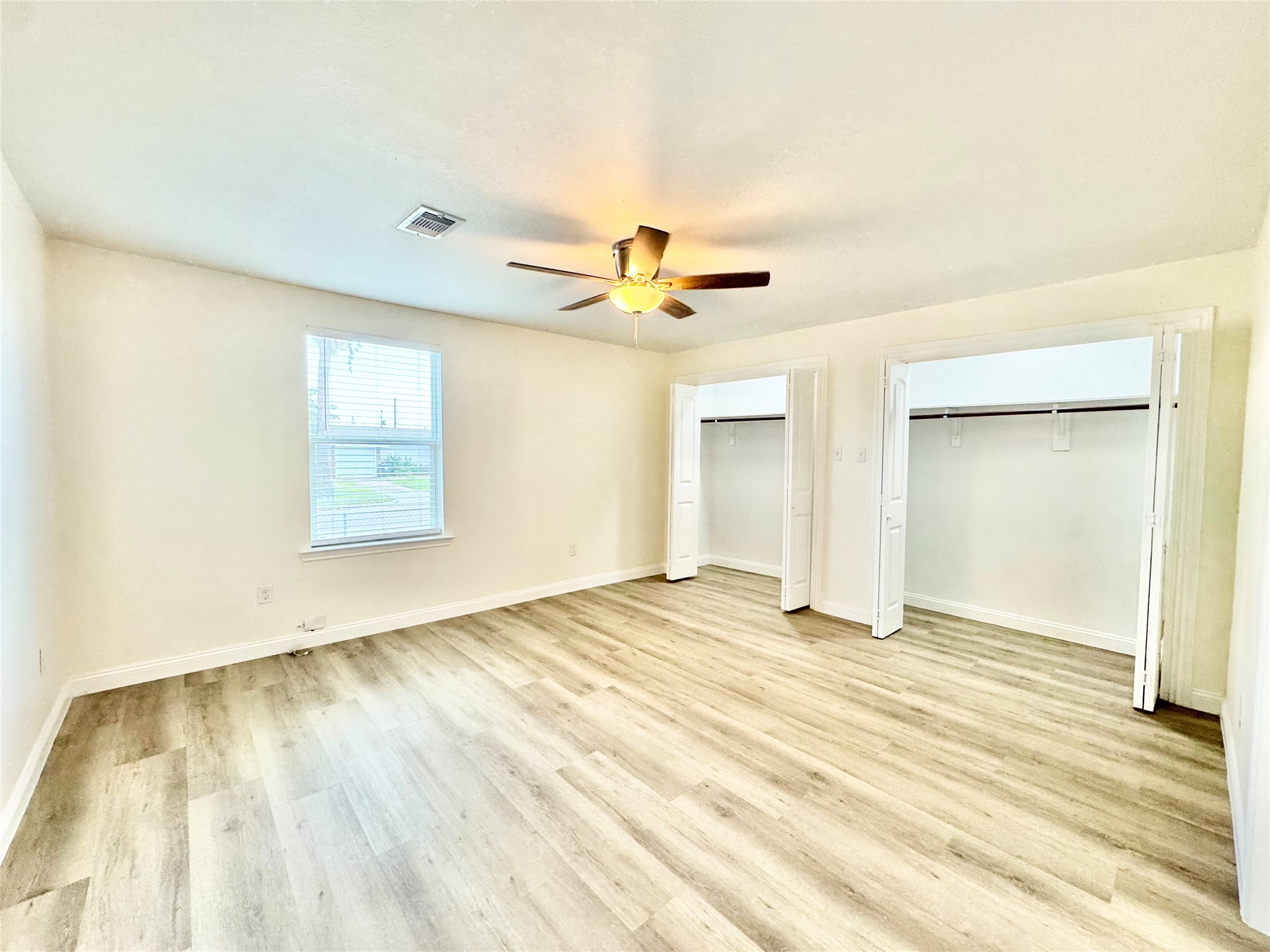 5127 Avenue L A Property Photo 8
