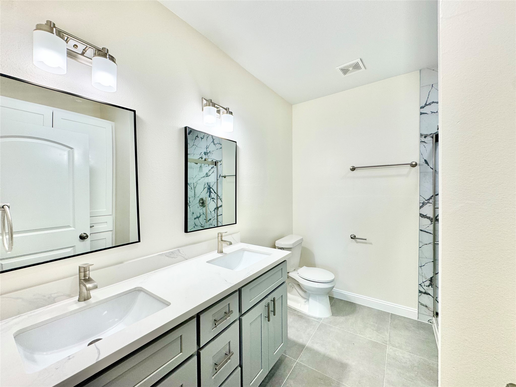 5127 Avenue L A Property Photo 11