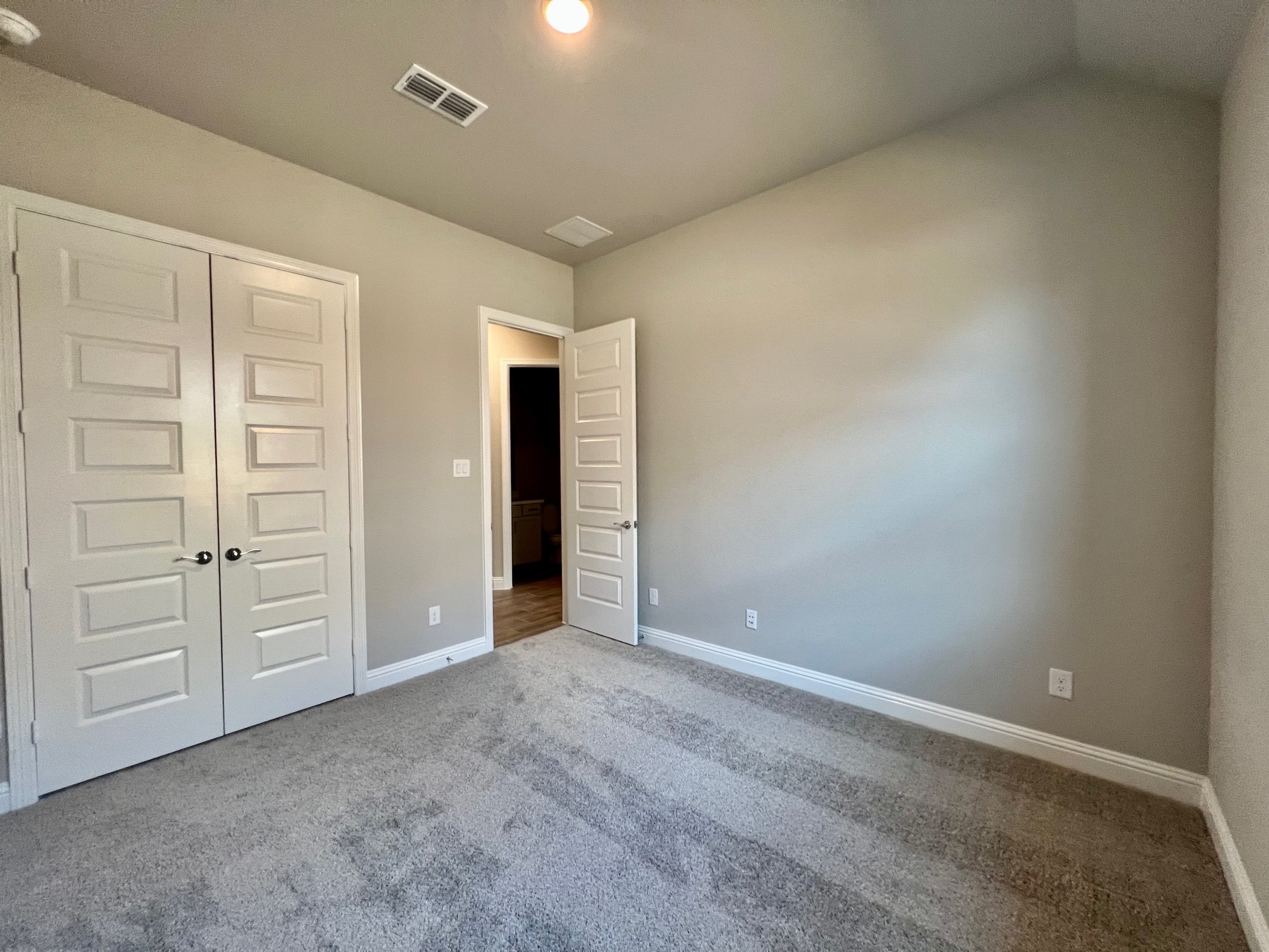 9503 Crescent Mill Drive Property Photo 14