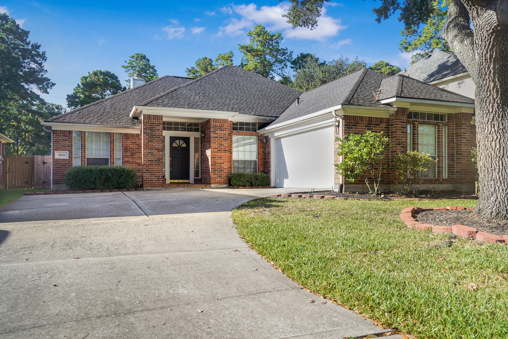1602 Summer Rain Drive Property Photo 1