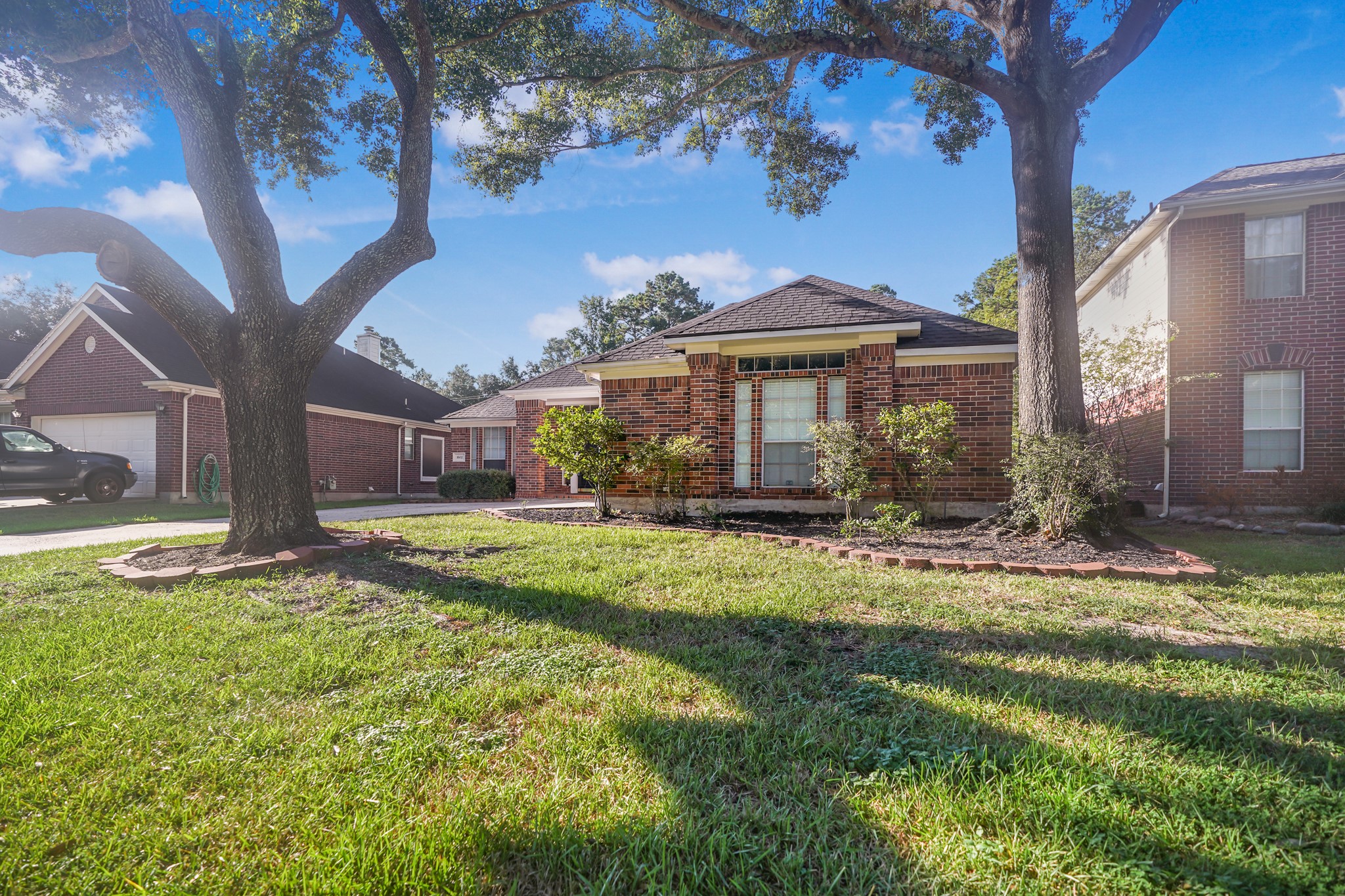 1602 Summer Rain Drive Property Photo 2