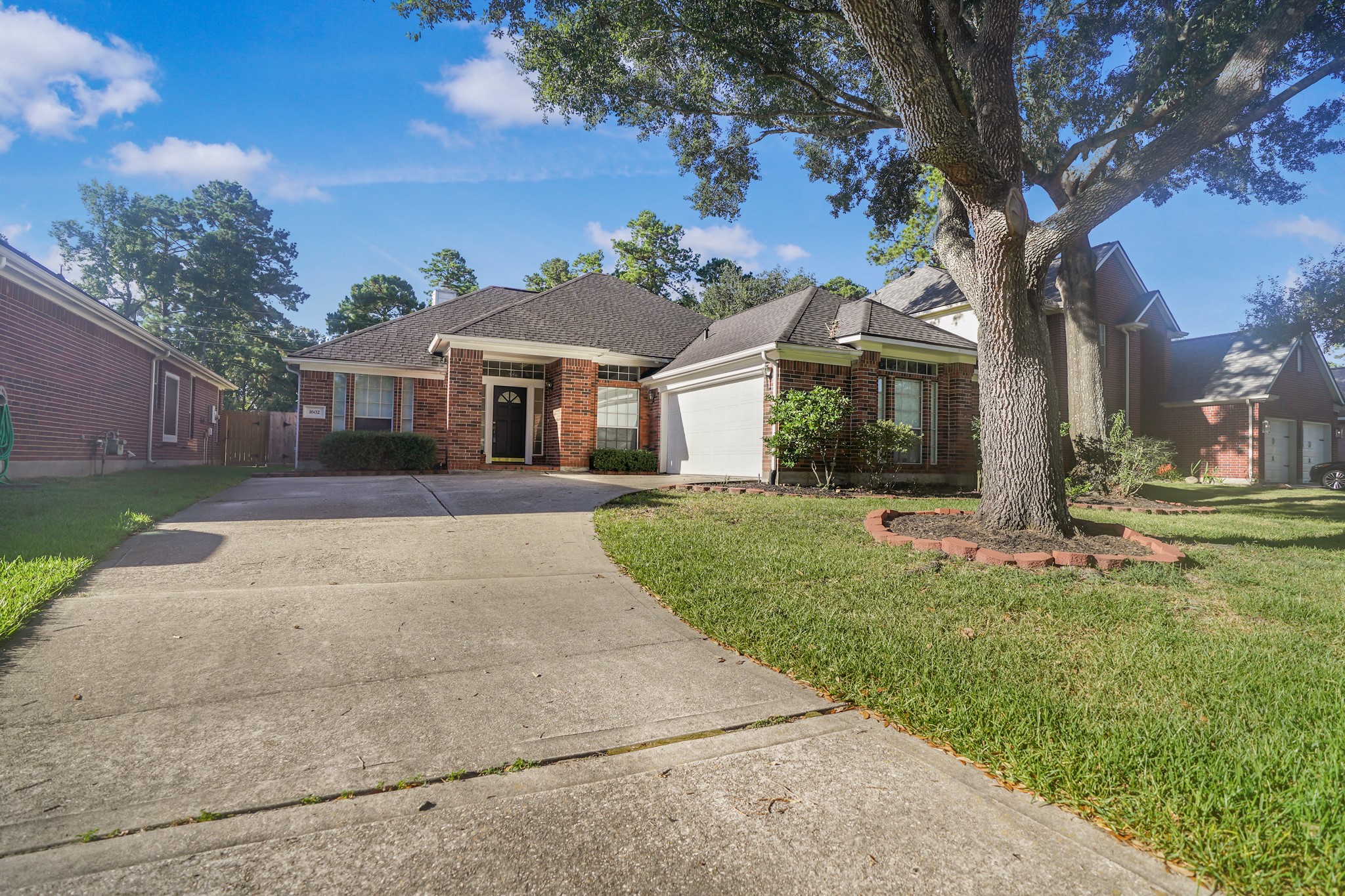 1602 Summer Rain Drive Property Photo 3