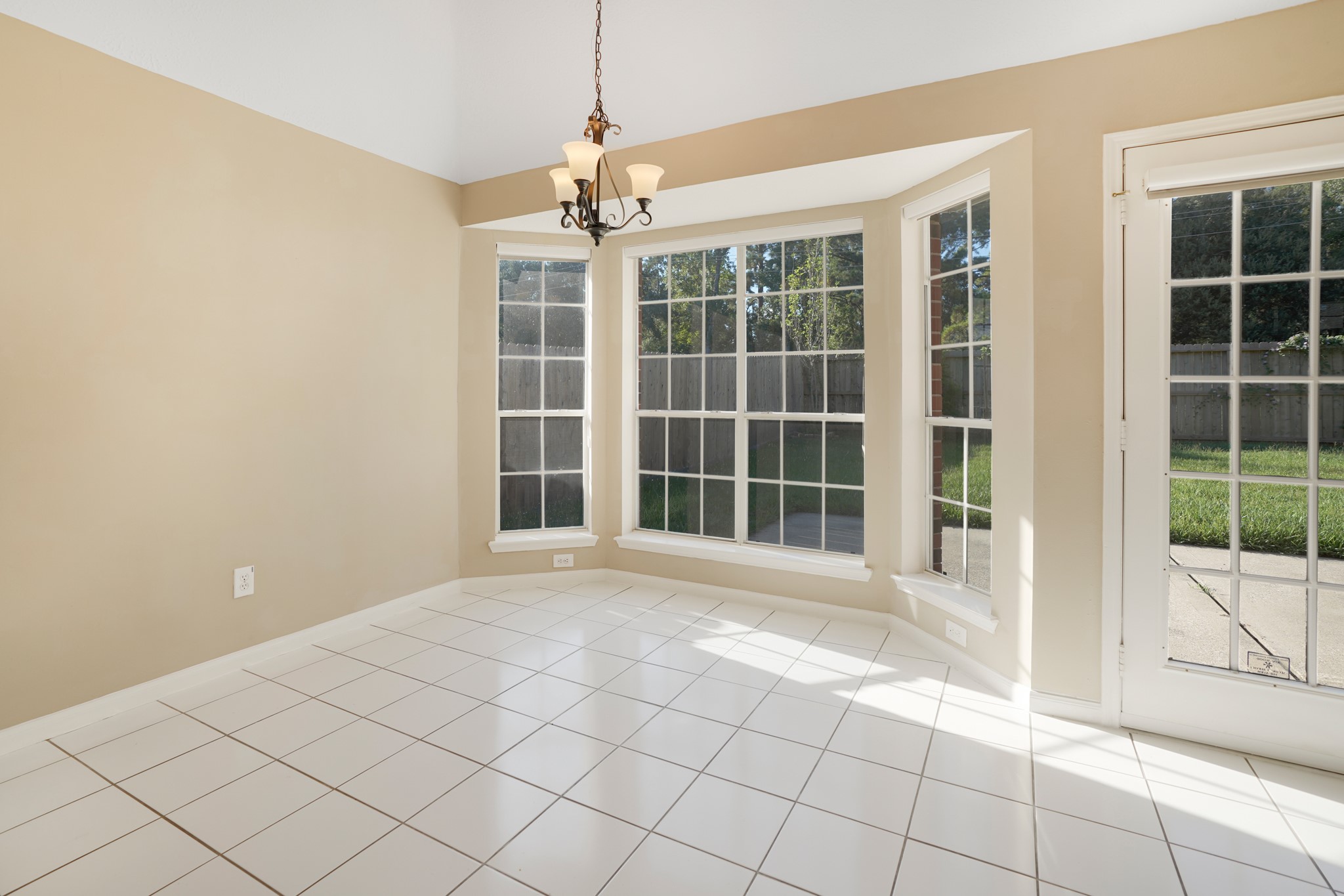 1602 Summer Rain Drive Property Photo 14