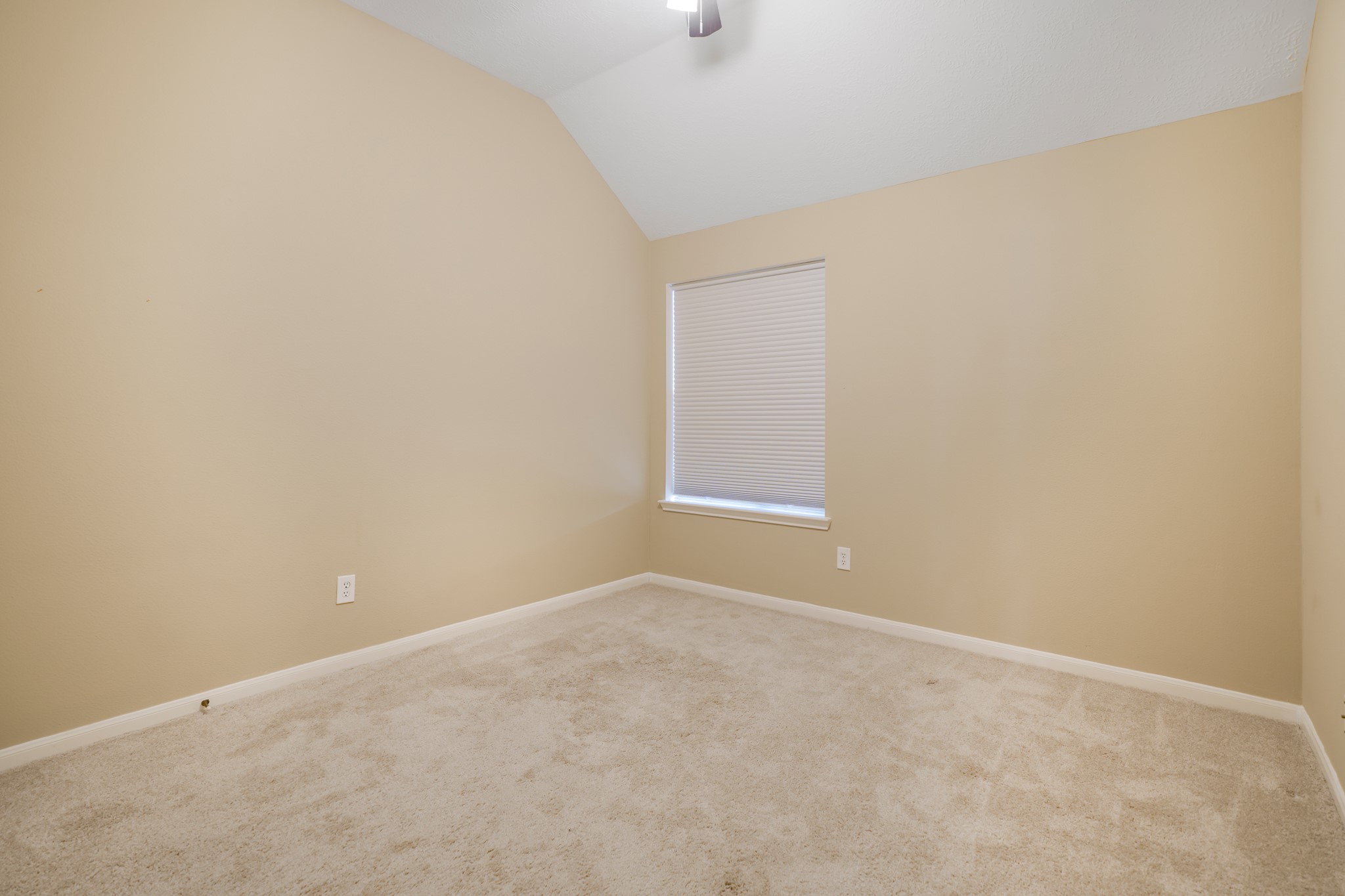 1602 Summer Rain Drive Property Photo 25