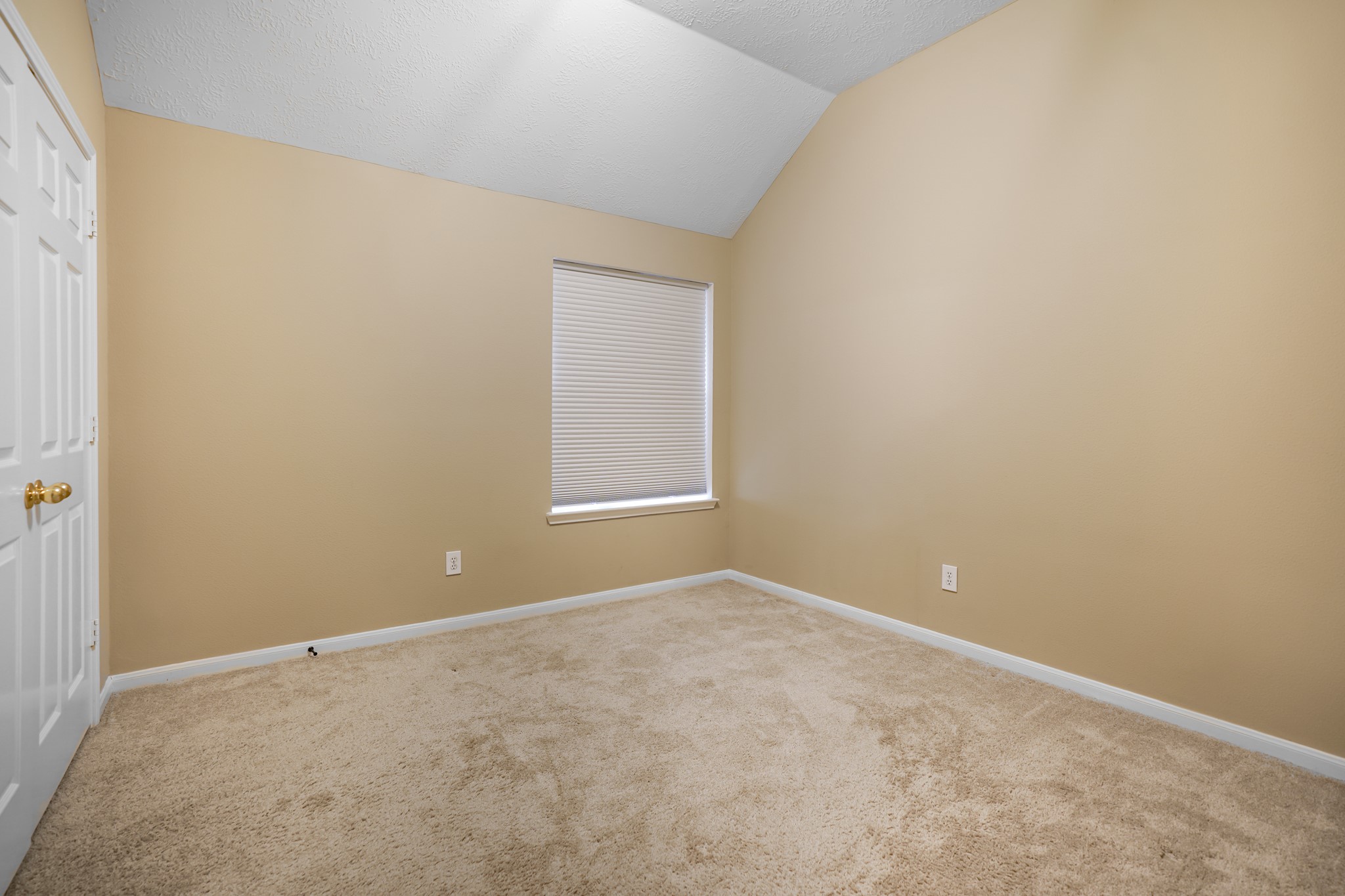 1602 Summer Rain Drive Property Photo 27