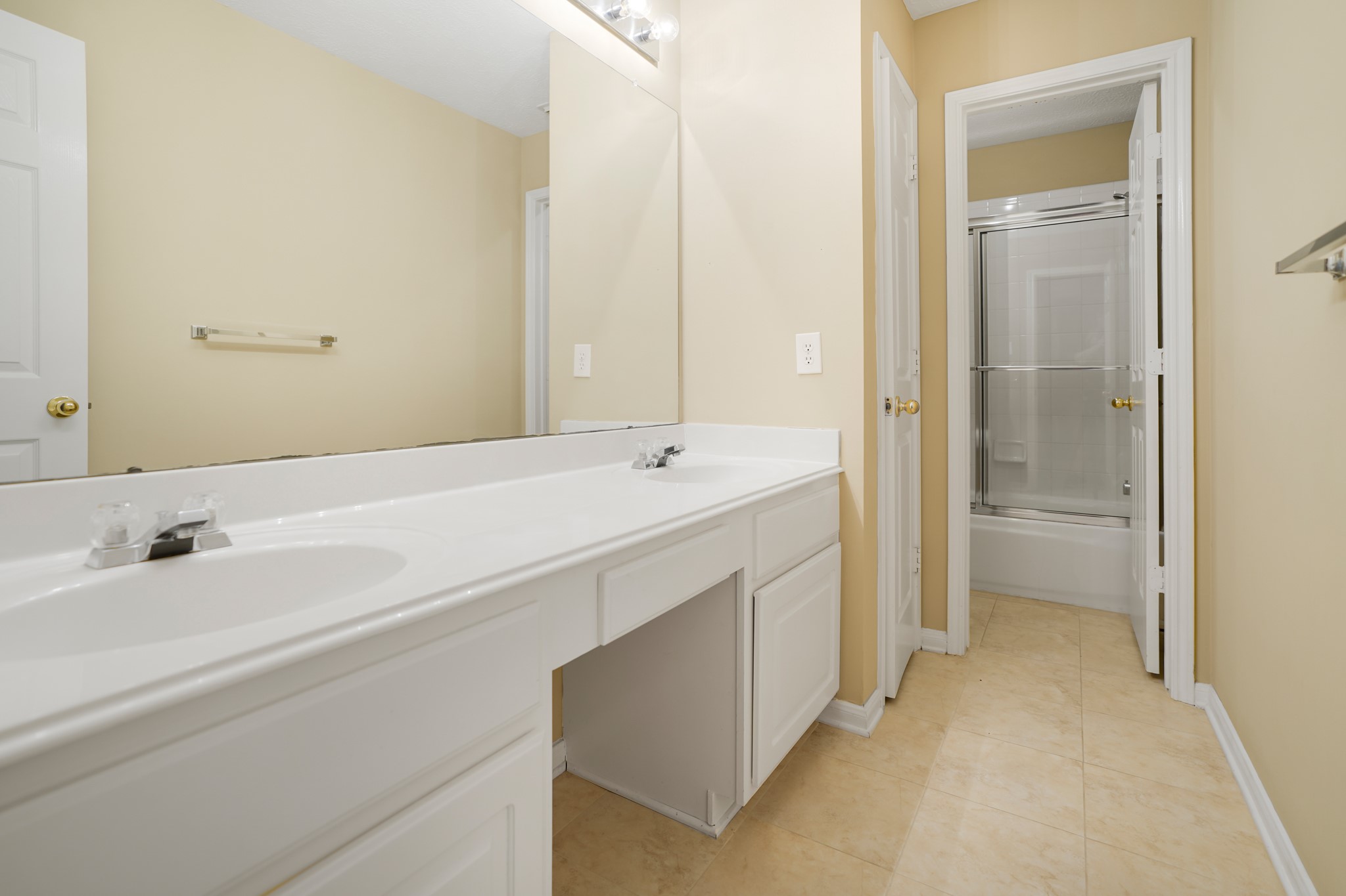 1602 Summer Rain Drive Property Photo 28