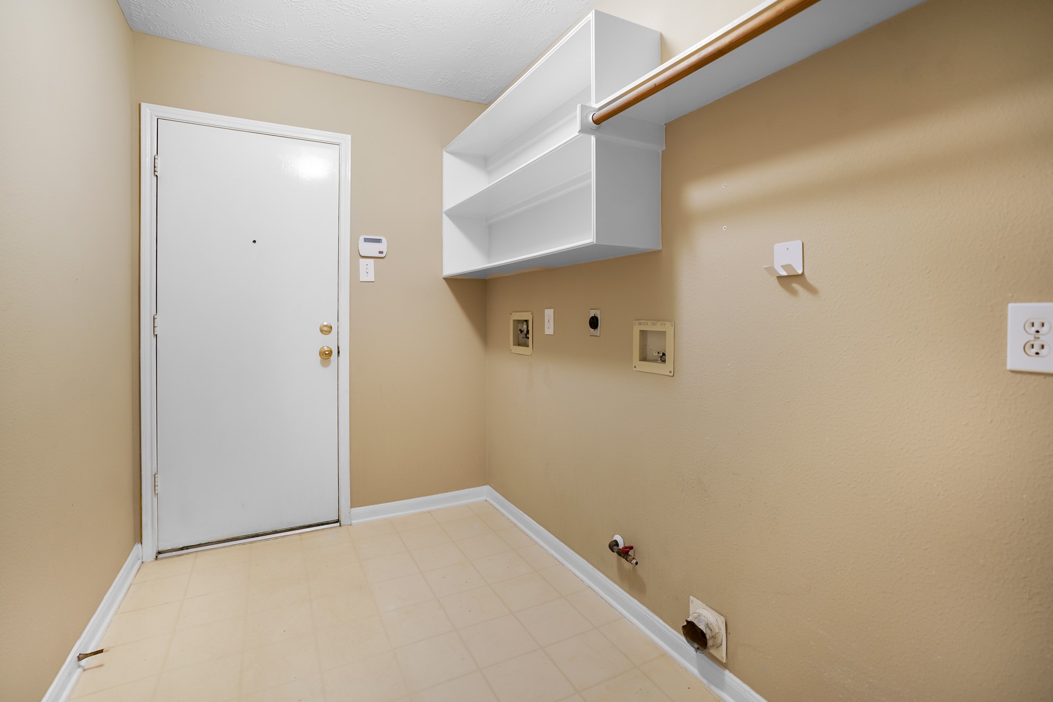 1602 Summer Rain Drive Property Photo 30
