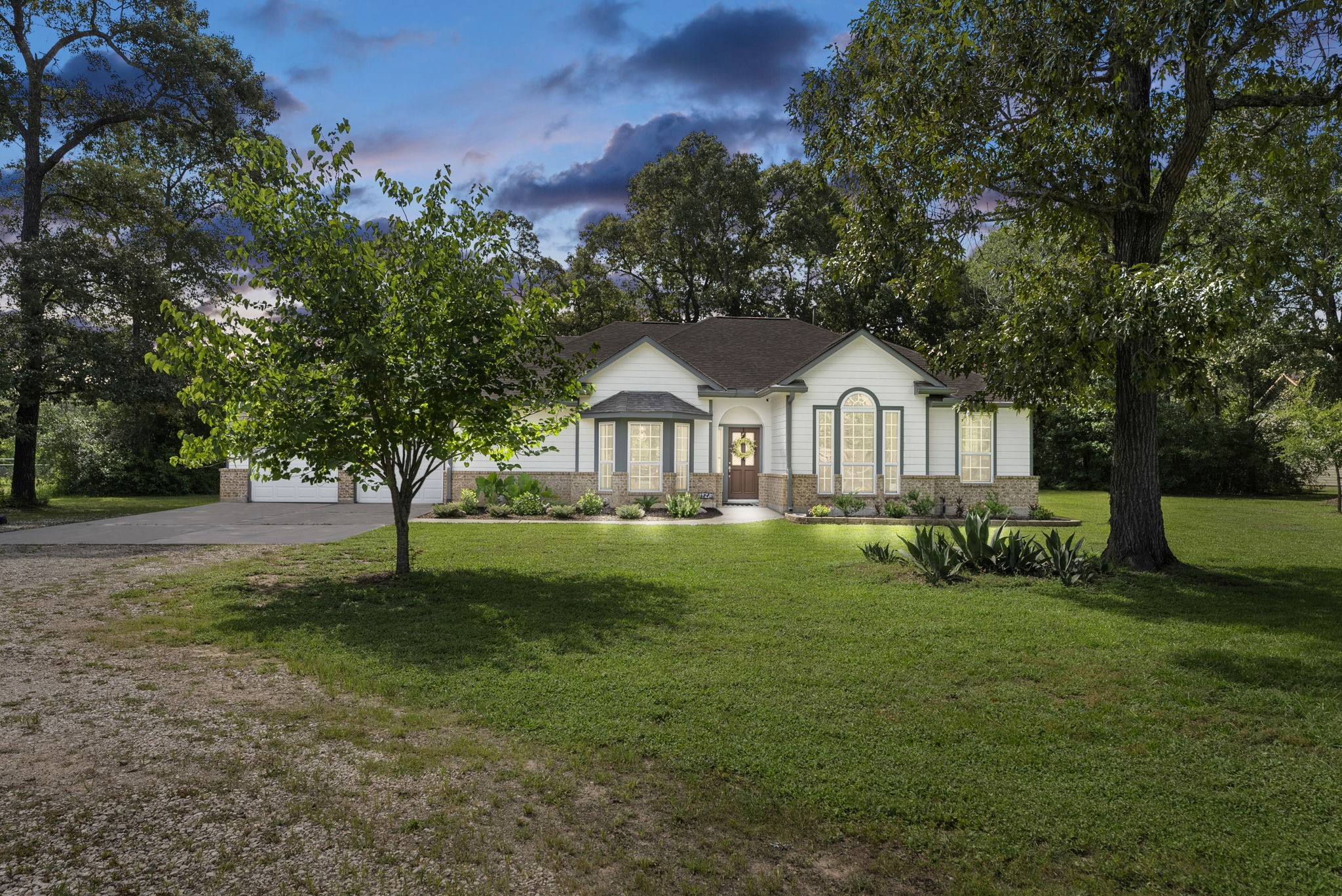 9119 Bush Buck Lane Property Photo 1