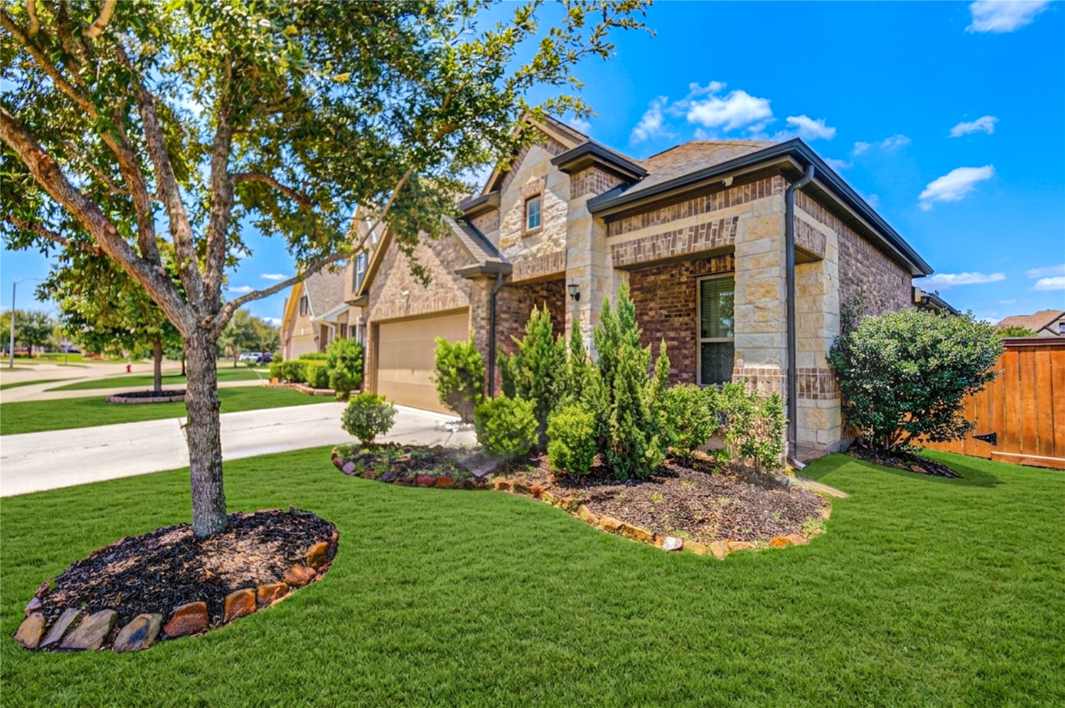 23610 Villa Lisa Drive Property Photo 3