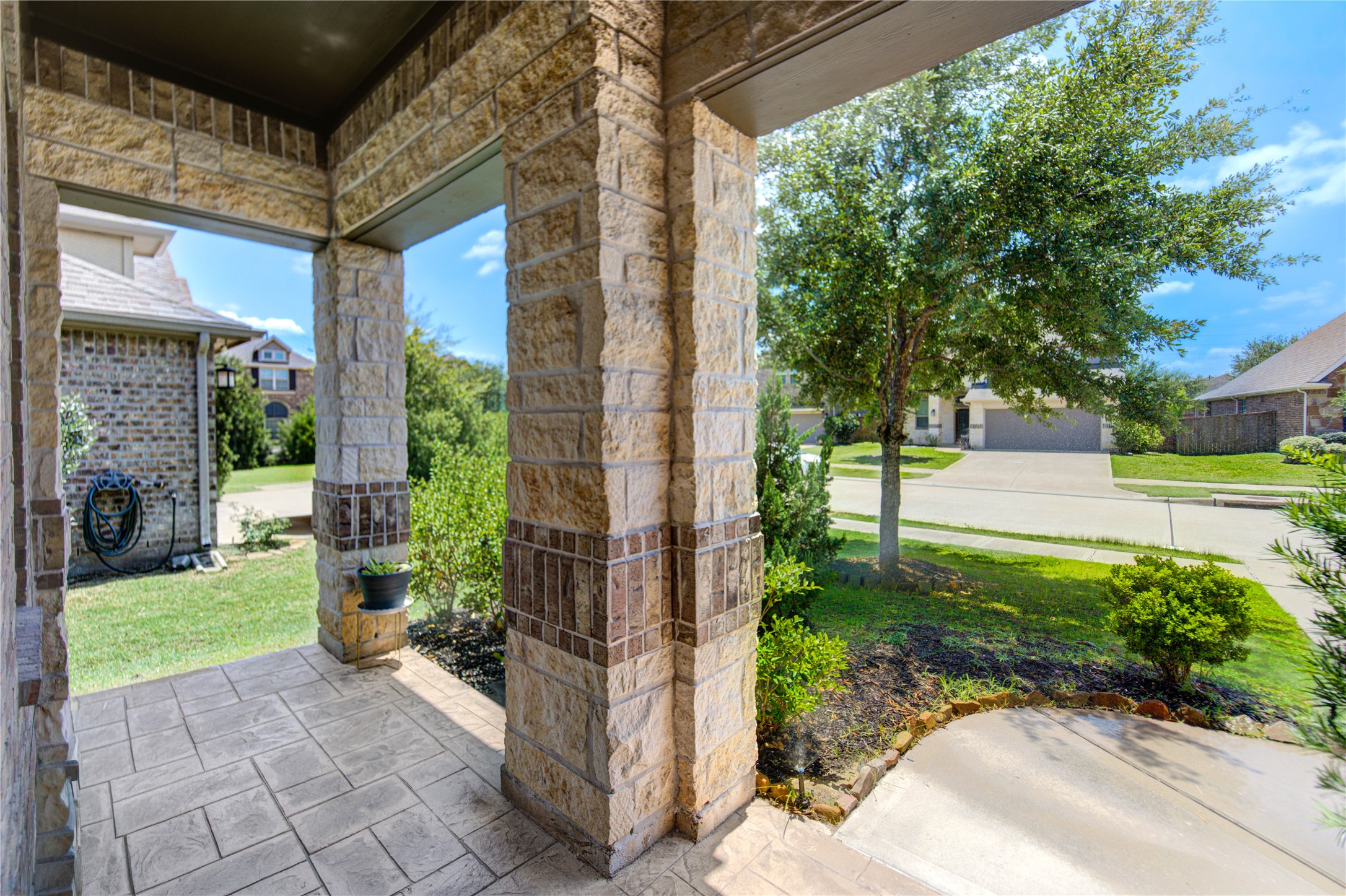 23610 Villa Lisa Drive Property Photo 5