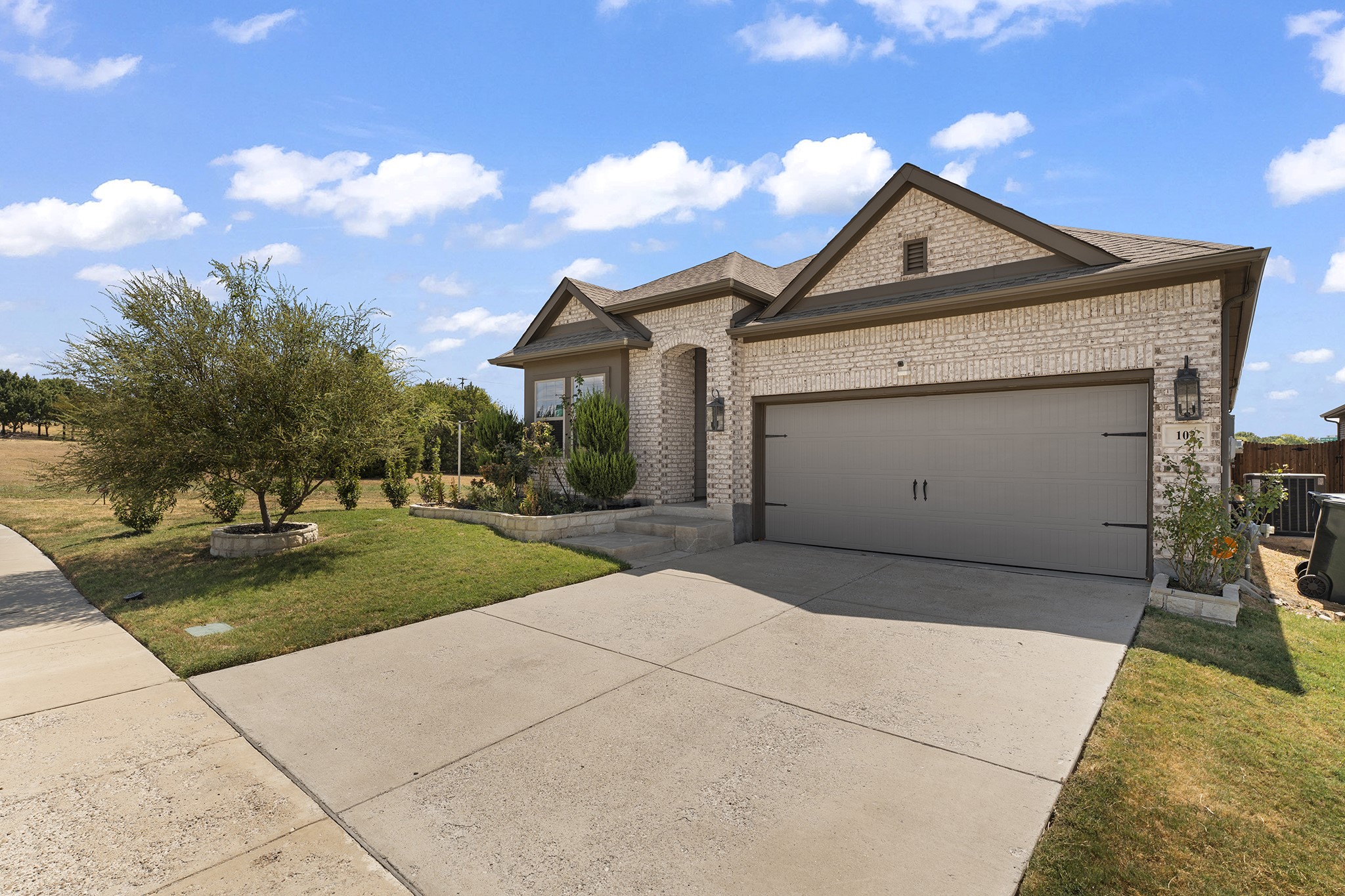 102 Camelia Street Property Photo 4