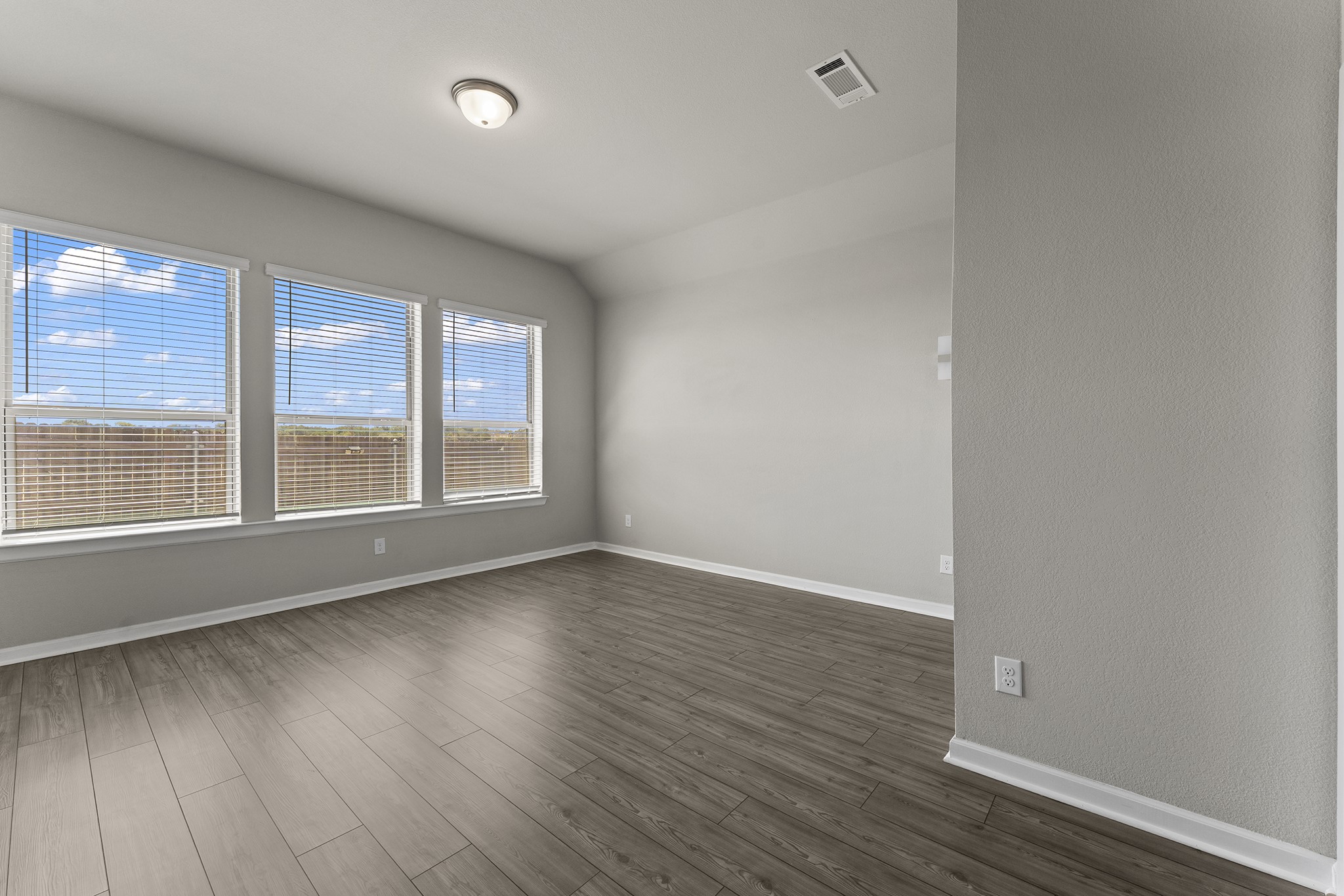 102 Camelia Street Property Photo 7