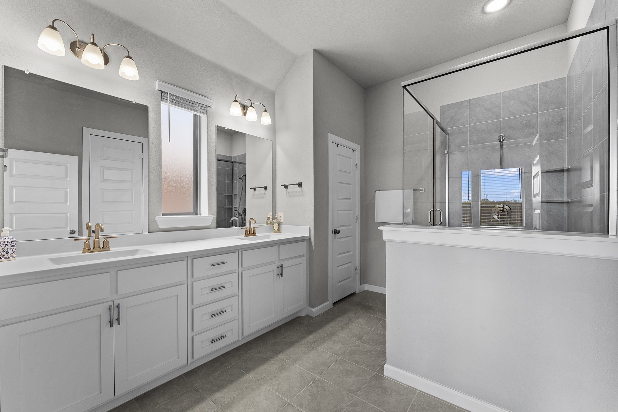 102 Camelia Street Property Photo 28