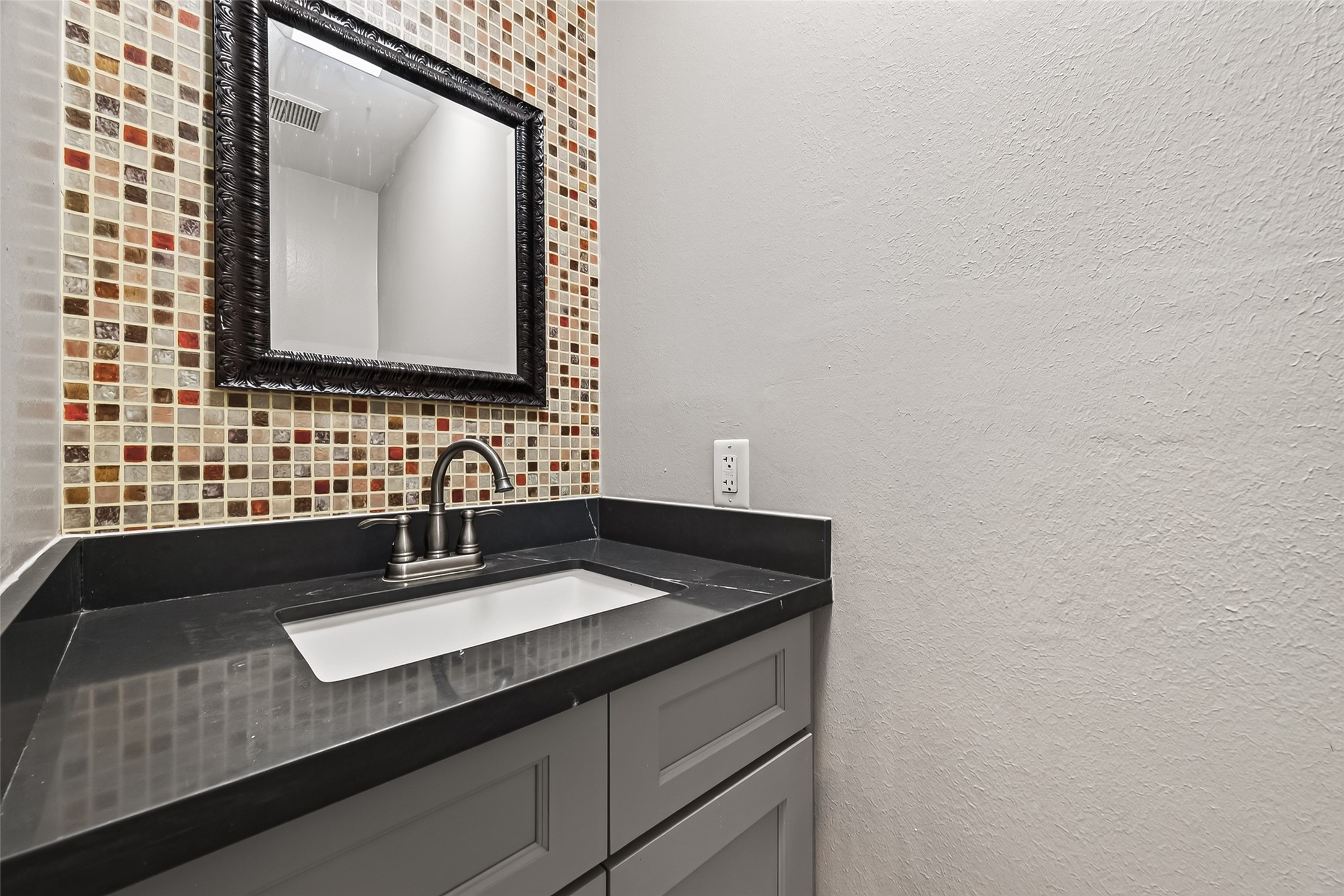 2215 Alberton Lane Property Photo 12