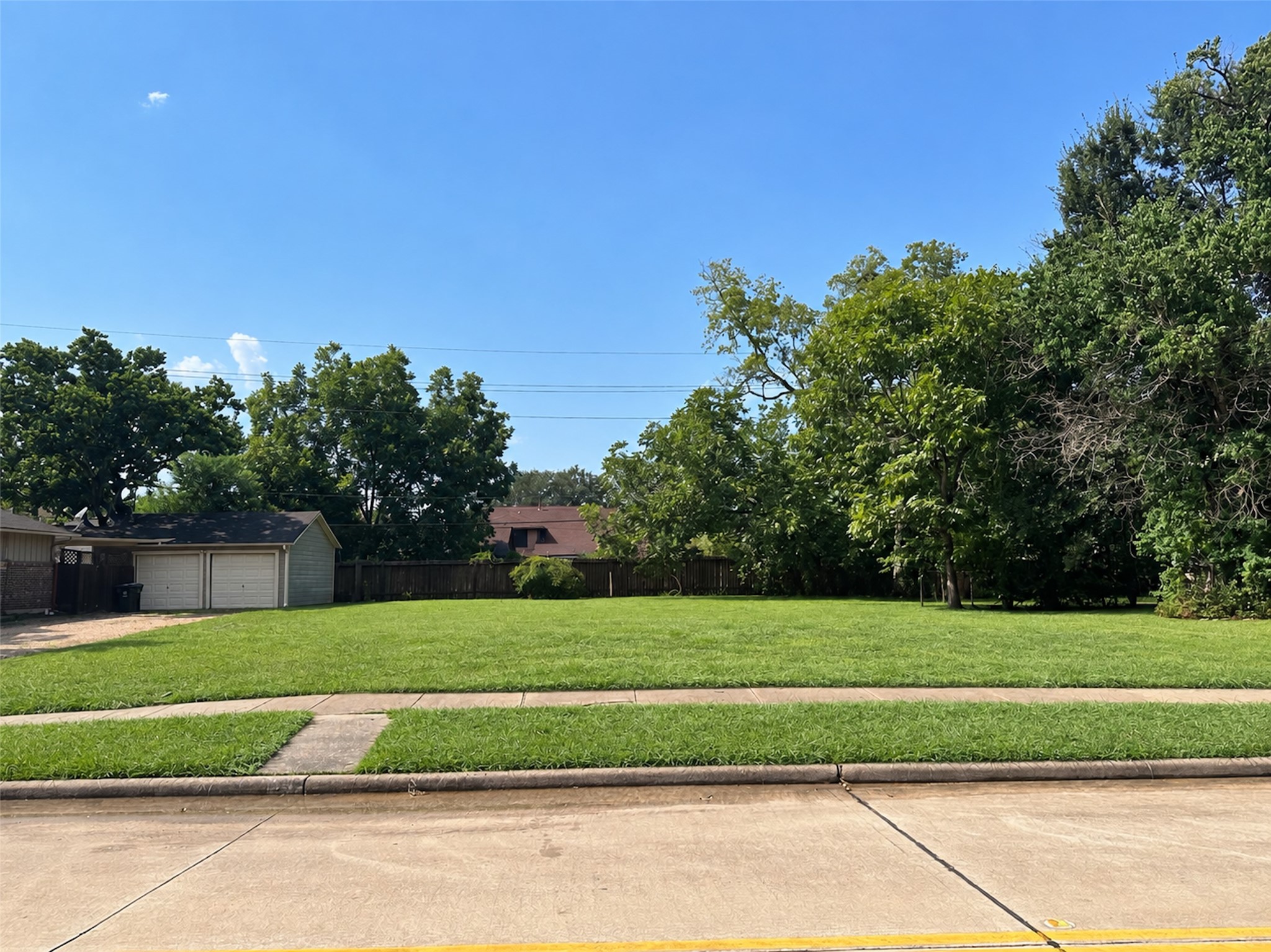 611 Lakeview Drive Property Photo 1