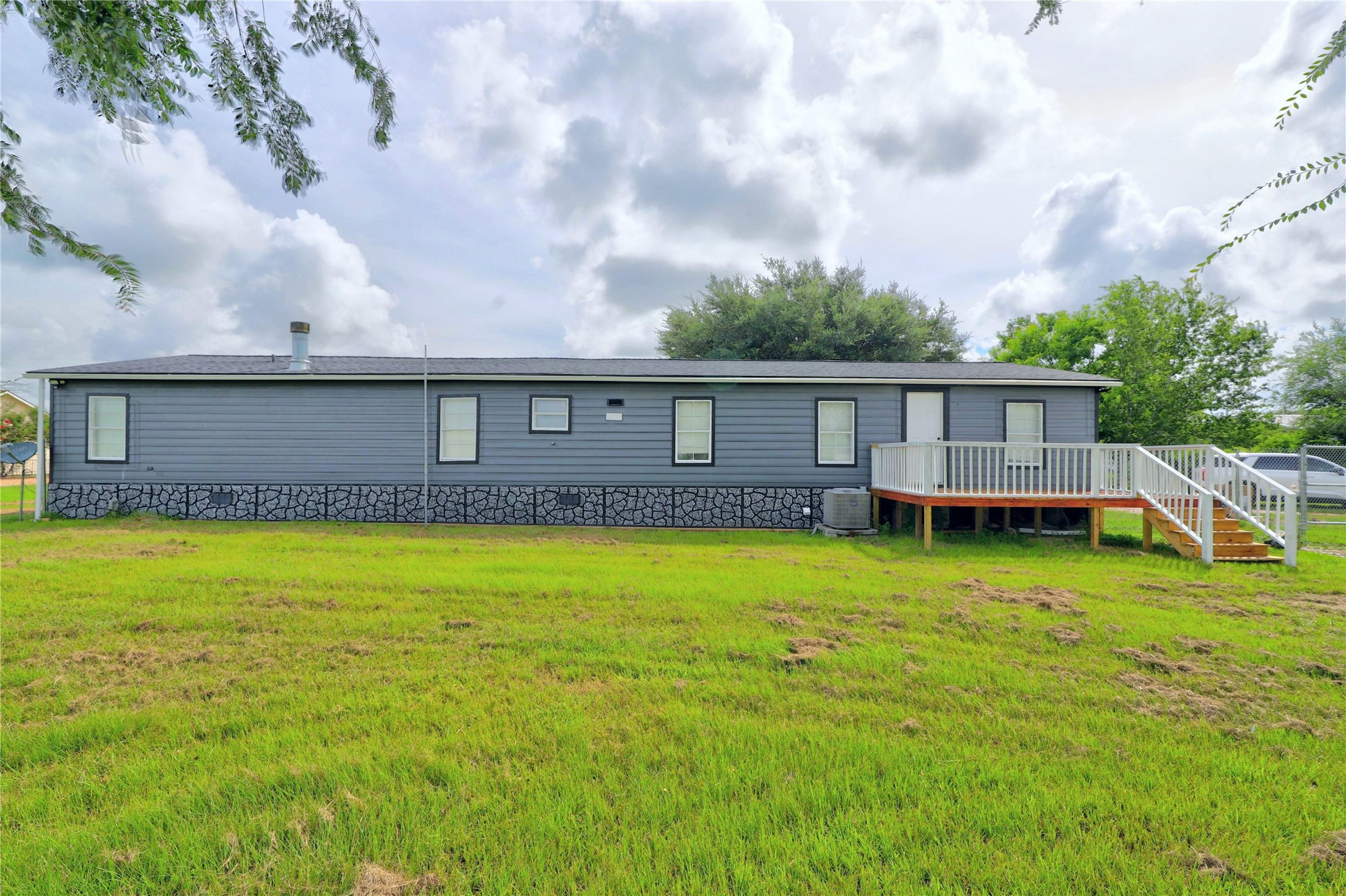1955 Lauren Lane Property Photo 6