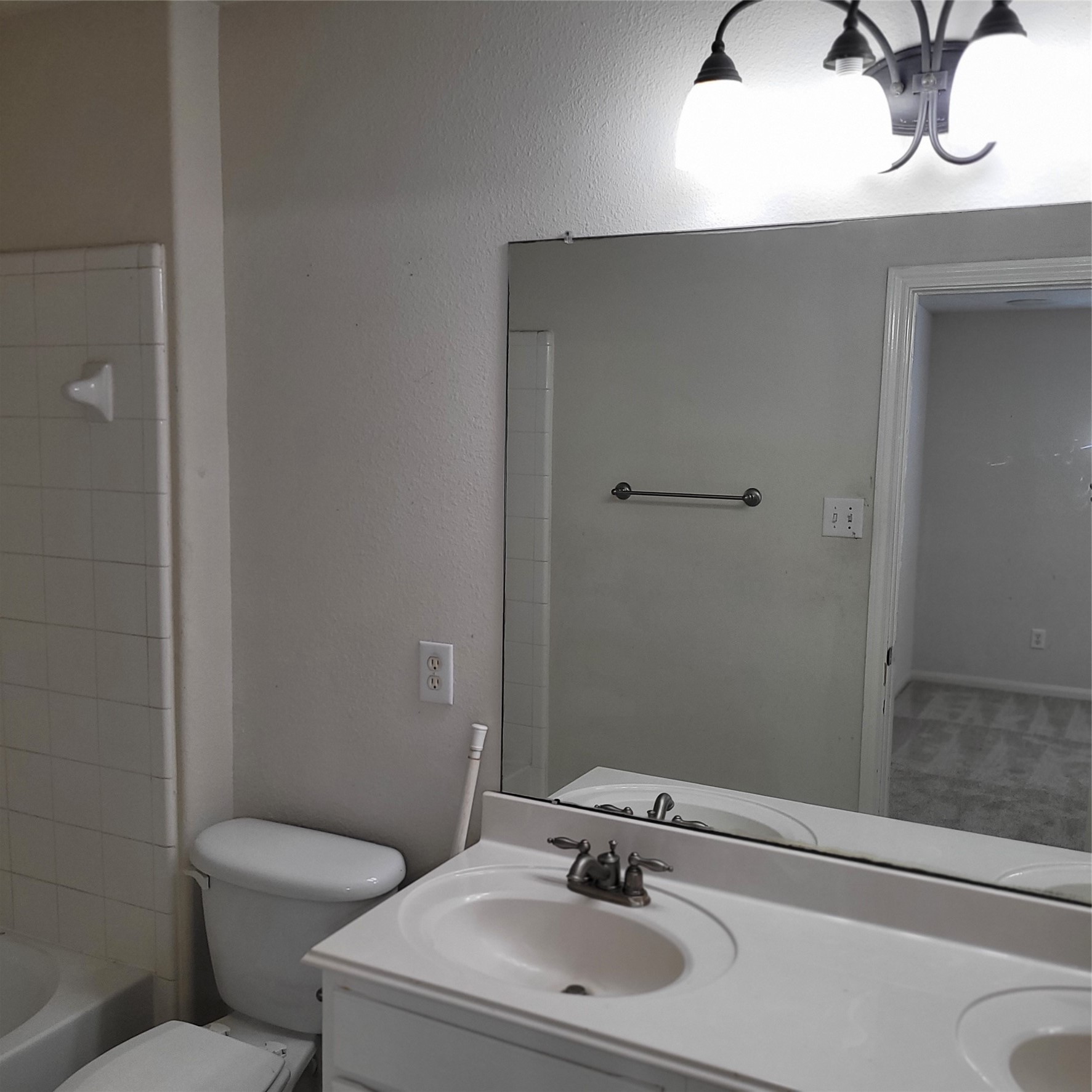 21410 Avalon Queen Drive Property Photo 12