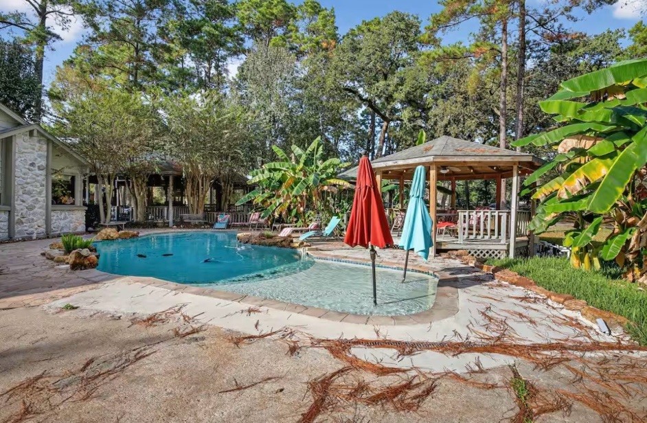 14111 Decker Drive Property Photo 2