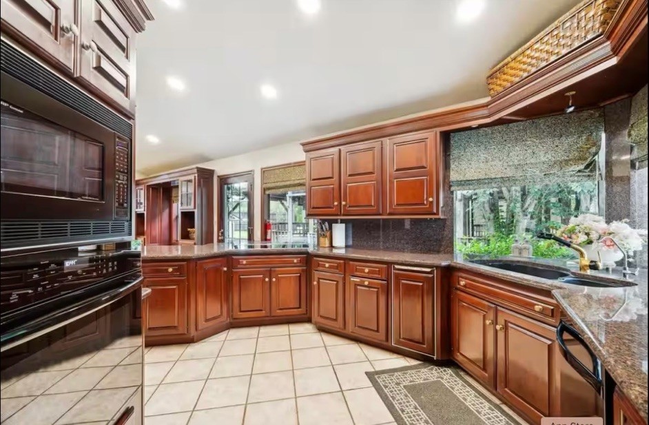 14111 Decker Drive Property Photo 12