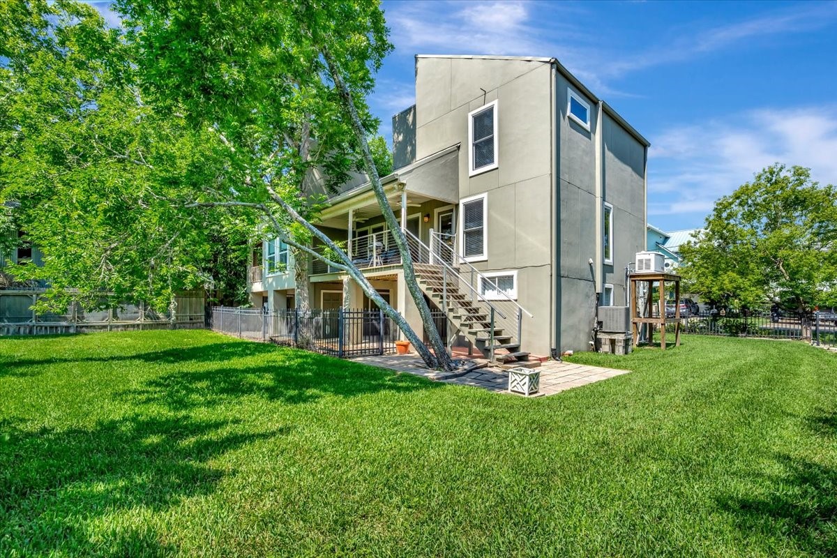 112 Oak Road Property Photo 4