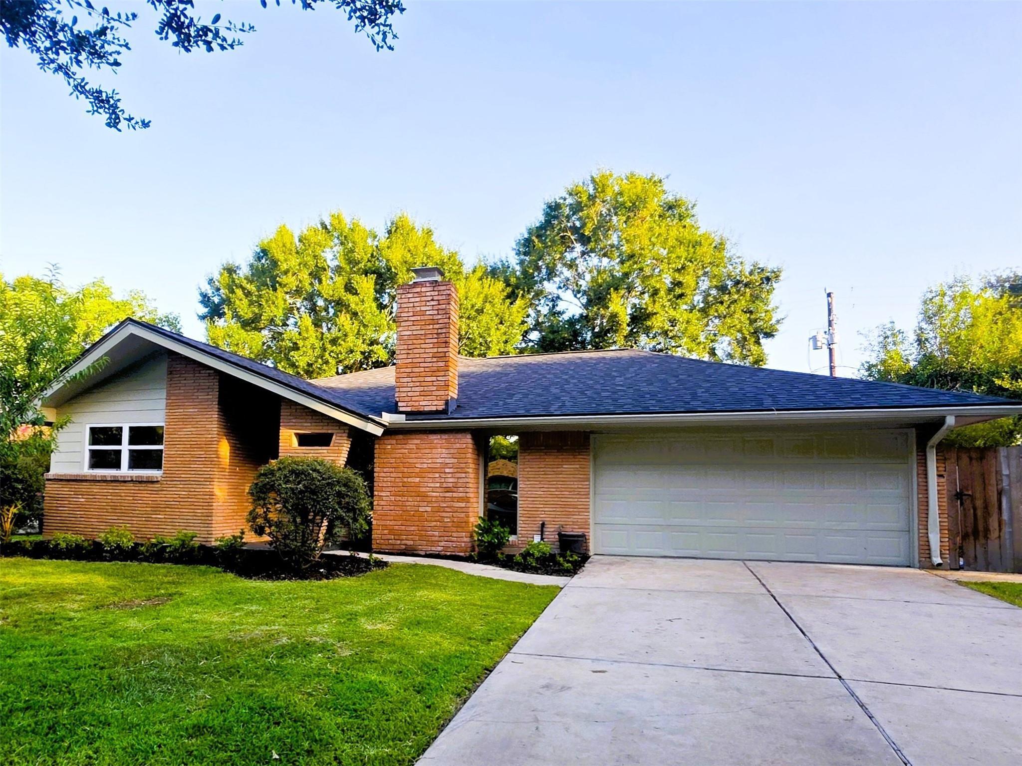 5315 Briarbend Drive, Houston TX 77096 Property Photo 1