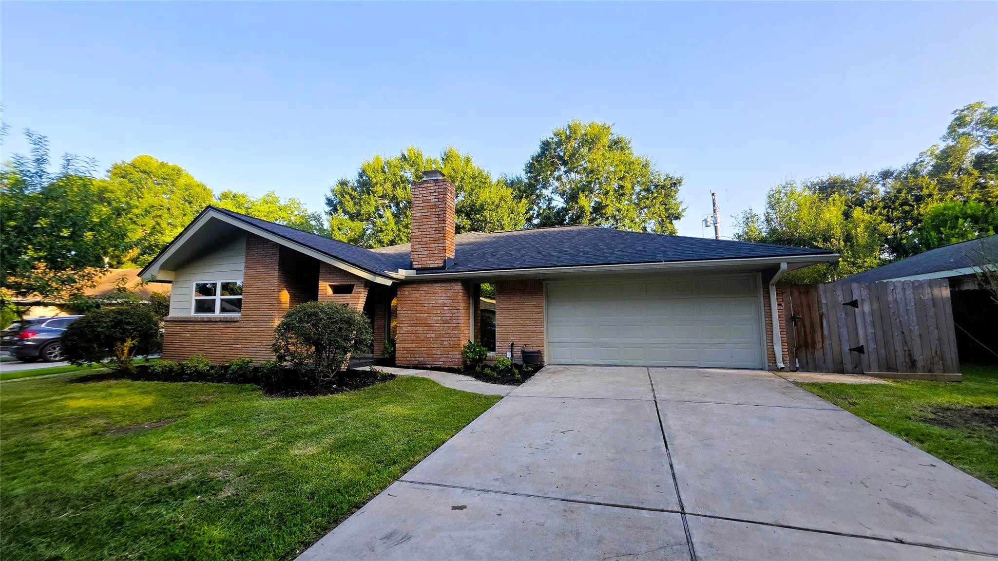 5315 Briarbend Drive Property Photo 3